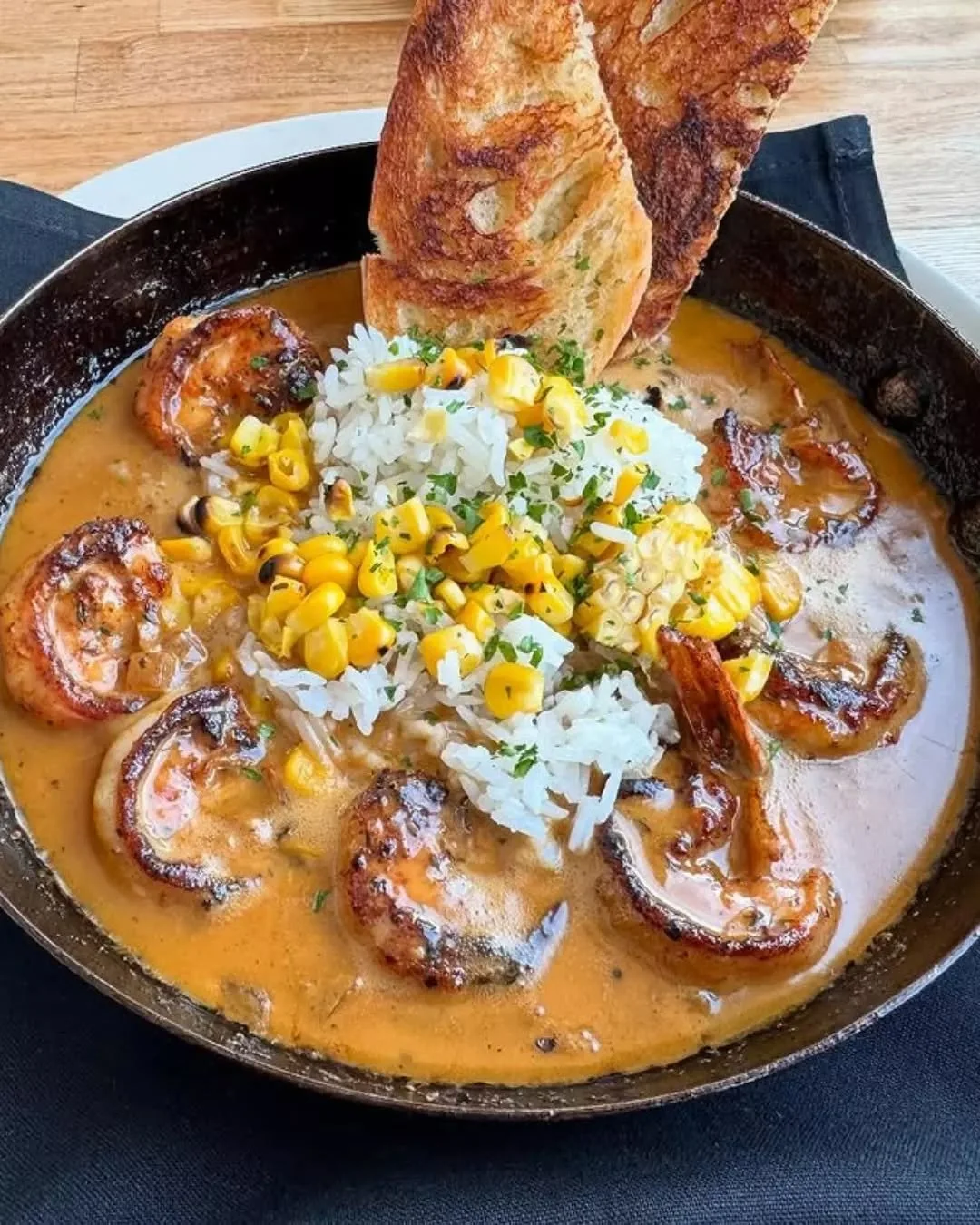 Dinner that's off the hook... literally&nbsp;🦐 

🍽️&nbsp;Cajun Shrimp | with basmati rice and griddled ciabatta

📸:&nbsp;@mattmillereats

#coastalkitchen #danapointeats #socaleats