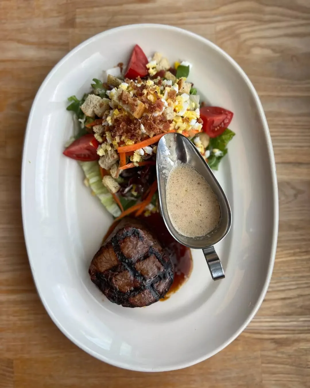 A classic and mighty combo.&nbsp;💙 

Lunch Cut Filet&nbsp;| Petite size USDA Prime filet, bourbon cream sauce, side house salad

#coastalkitchen #danapoint #lunch