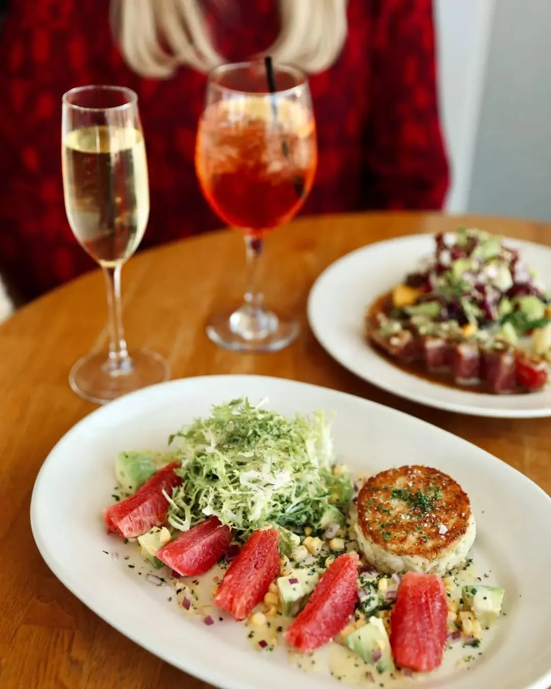 It's the most wonderful bite of the year!&nbsp;🦀

Crab Cake Salad |&nbsp;Jumbo lump crab, Ruby Red wedges, avocado, red onion, corn, and champagne vinaigrette.

#coastalkitchen #danapoint #crabcakes #seafooddinner