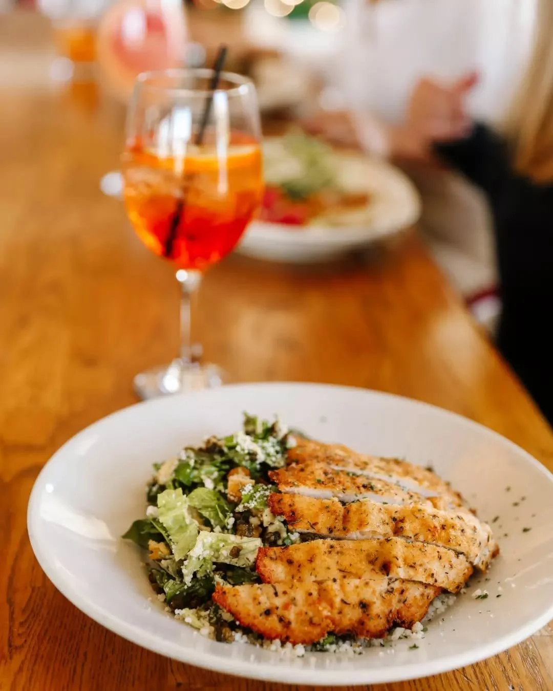 What we mean when we say "girl dinner".&nbsp;🍽️✨ 

Crispy Chicken Caesar | Romaine lettuce, croutons, fried capers, Reggiano, and panko crusted chicken.

#coastalkitchen #danapoint #danapointeats #oceats #girldinner