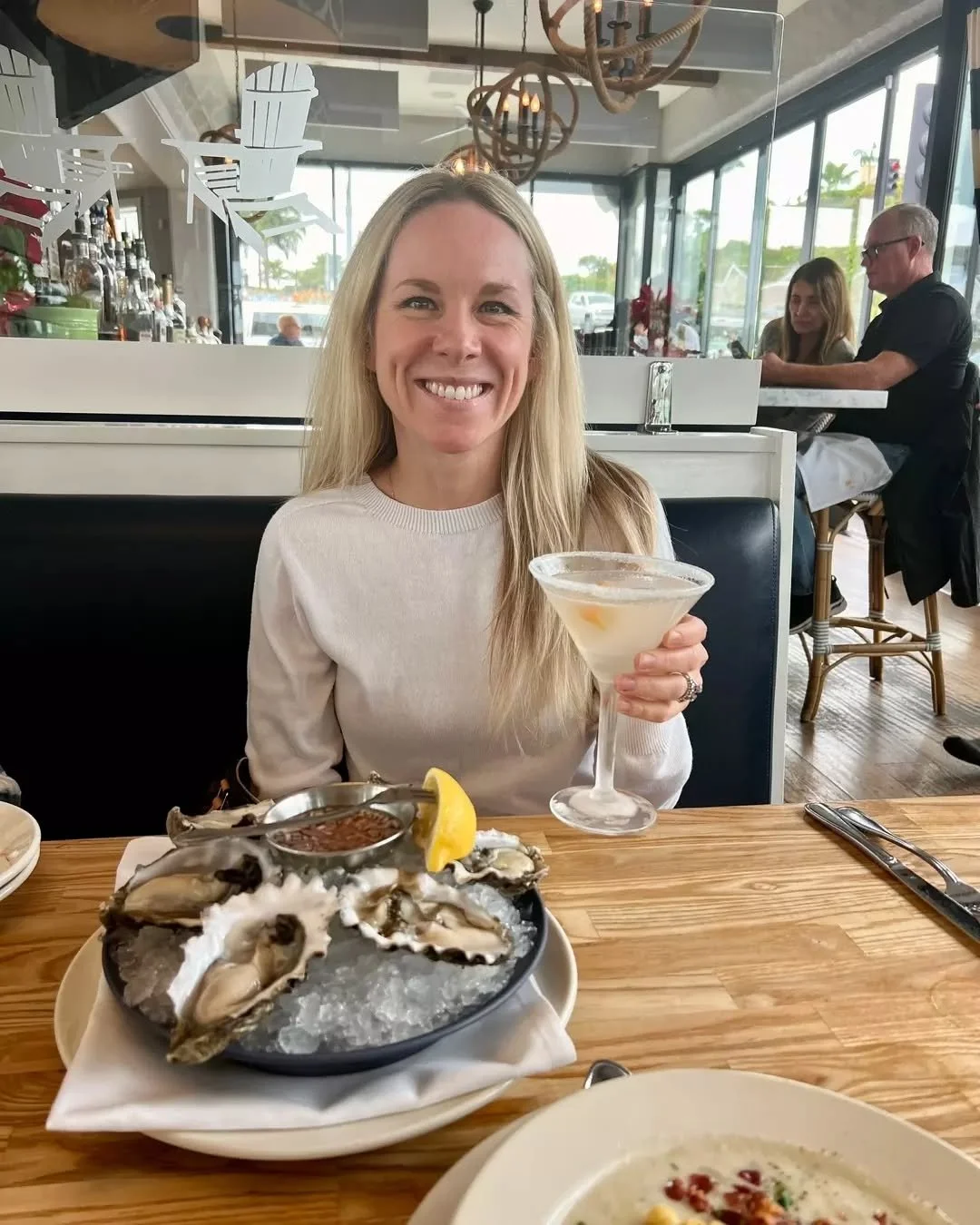 New year, same obsession: oysters and a Lemon Drop. 🦪🍸

Hama Hama Oysters&nbsp;| Shucked fresh &amp; served
until we run out

Lemon Drop&nbsp;|&nbsp;Ketel One Citroen and Cointreau

#coastalkitchen #danapoint #oysters
