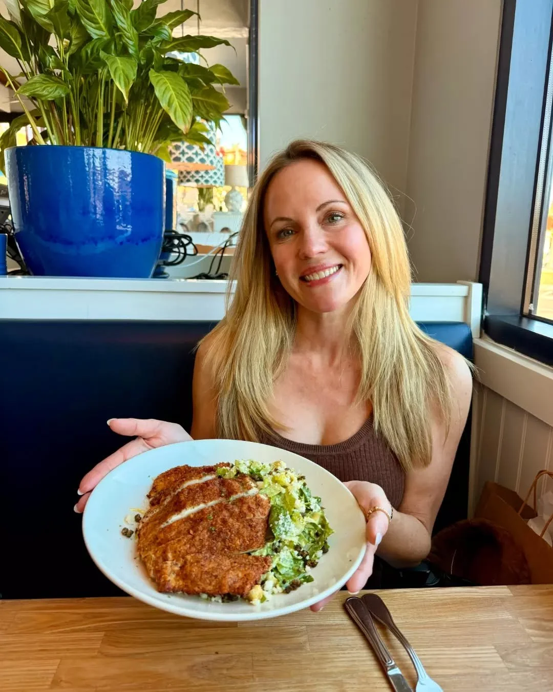 A meal that always hits the spot 🥰🥗

Our Crispy Chicken Caesar salad never disappoints.

Crispy Chicken Caesar│Romaine, croutons, fried capers, Reggiano, and panko-crusted chicken

📸: Alaa, Google user

#CoastalKitchen #OCFoodie