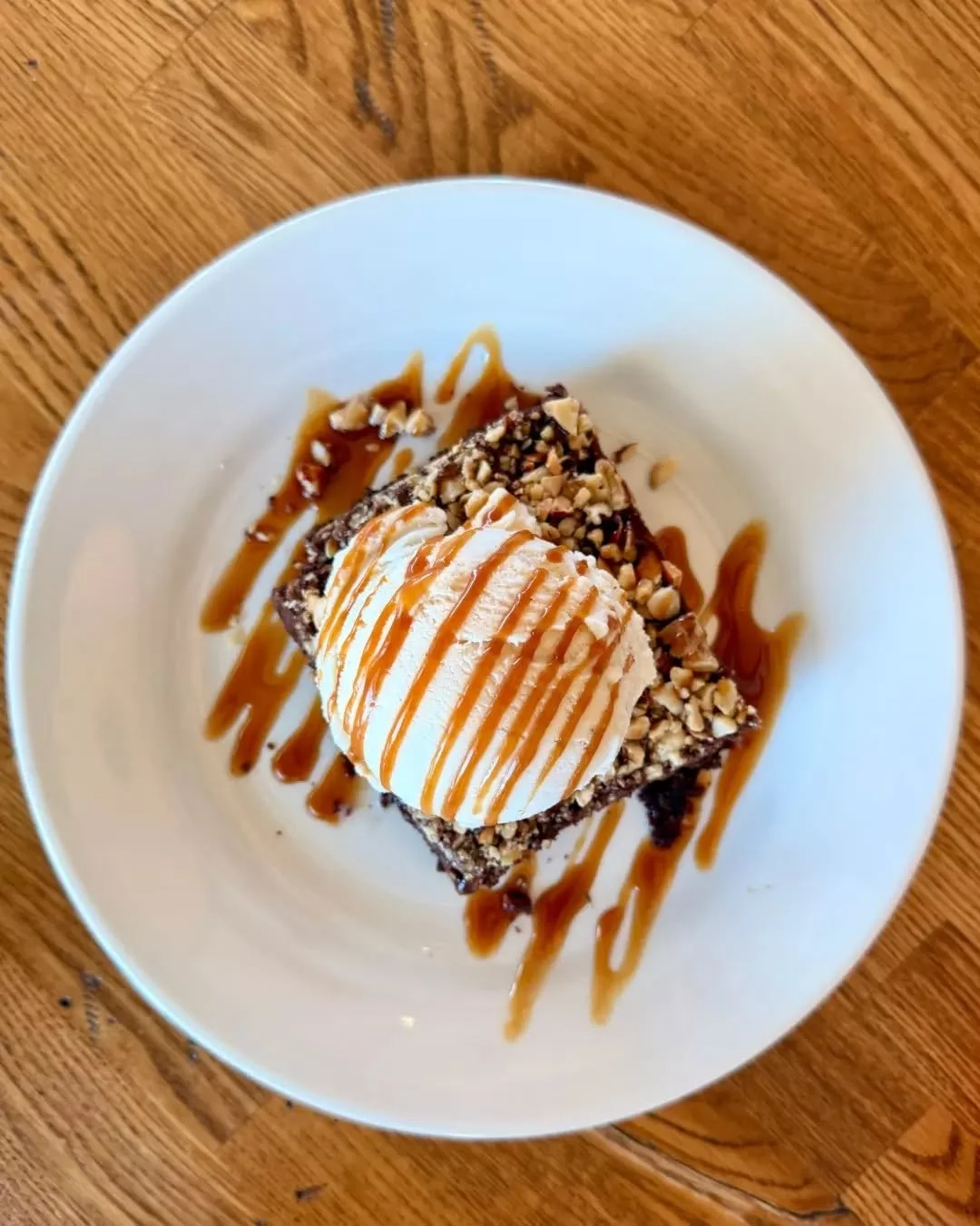 Craving a sweet treat? We got you! 🍬

Our Chocolate Fudge Brownie completes any meal &mdash; served with vanilla ice cream, caramel drizzle, and a choice of assorted nuts. 

Have you tried our Brownie yet? 👇

#CoastalKitchenDanaPoint #ChocolateFudg