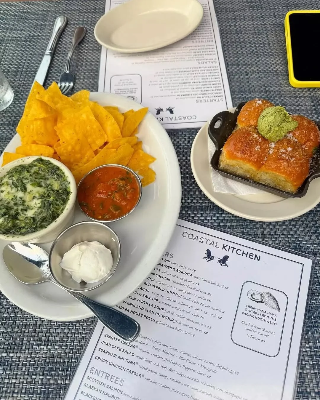 Followed our hearts and it led us to the Spinach &amp; Kale dip. 💙

Parker House Rolls ┃golden brown butter, herbs

Spinach &amp; Kale Dip ┃artichoke wedges, tortilla chips

📸: @grubbingwithgreer

#CoastalKitchen #OCEats