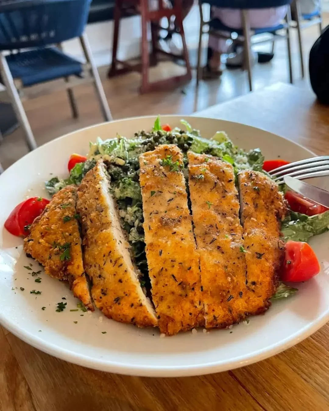 A crispy twist on a classic that keeps everyone coming back for more&nbsp;☺️ 

 Crispy Chicken Ceasar │ romaine, croutons, fried capers, Reggiano, panko crusted chicken

📸: Alaa, Google User&nbsp;

#chickencaesarsalad #coastalkitchen #danapoint #soc