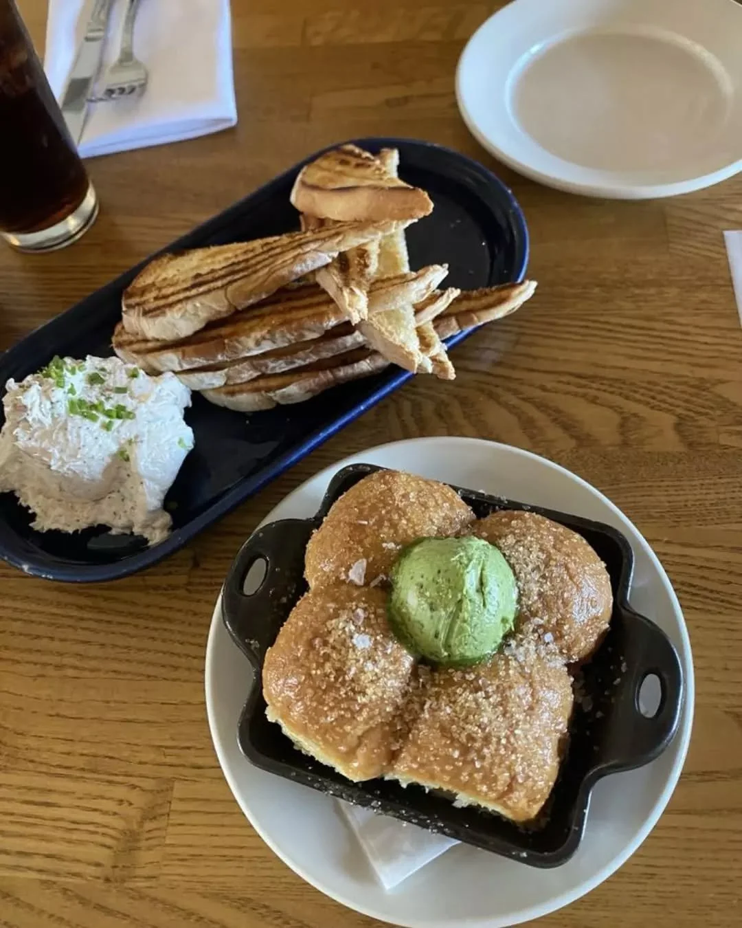 Name a more iconic duo. We&rsquo;ll wait. ⏳✨

There's no better way to start your meal. Who&rsquo;s grabbing the first roll? 🙋&zwj;♂️

📸: Stephanie E., Yelp User

#CoastalKitchen #OCEats