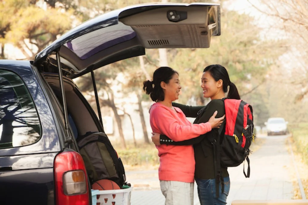 mom daughter goodbye at college 1024.jpg