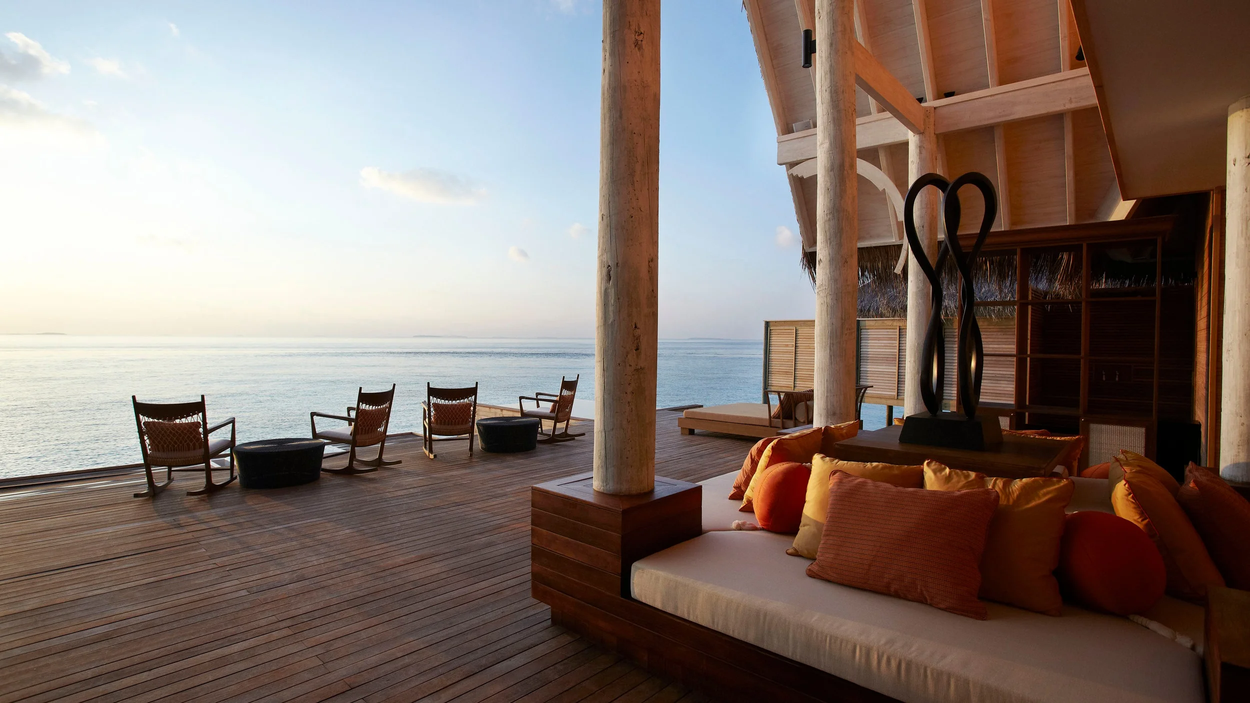 61616889-H1-Anantara_Kihavah_Villas_Spa_relaxation_deck_ocean_view.jpg