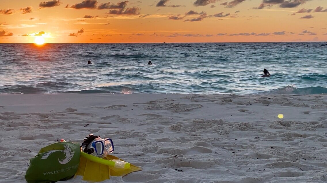  Six Senses Private Sandbank Picnic at Sunset 