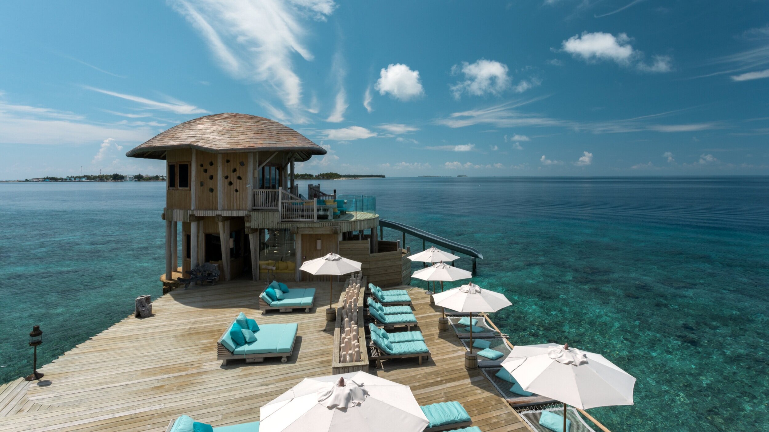  Out of the Blue - Over-water Retreat &amp; Slide to the house reef 