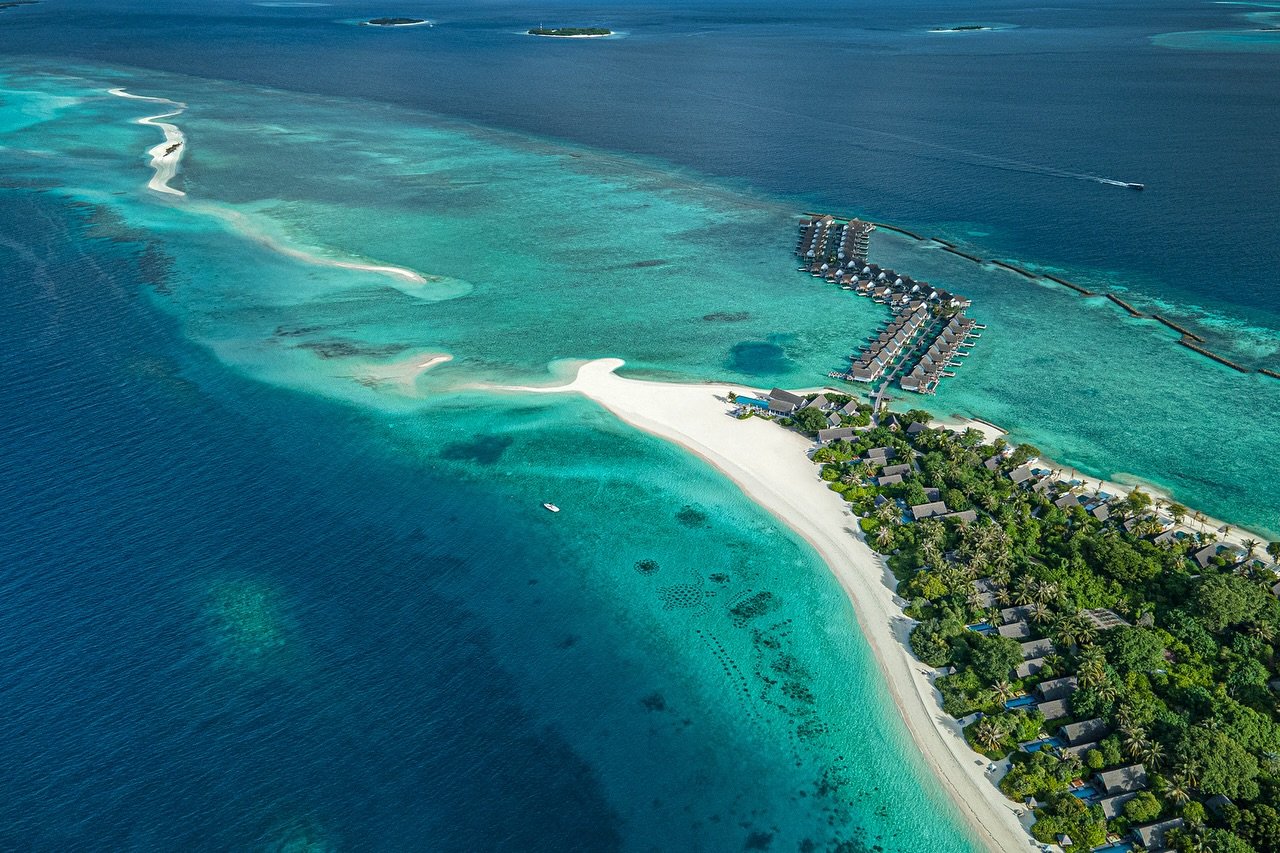 Spoil yourself with a Four Seasons Maldives 2025 holiday! Enjoy Snorkeling with Manta Rays and Luxury Surfing.

Book 30 days before arrival to experience both Four Seasons Landaa Giraavaru and Four Seasons Kuda Huraa. Receive complimentary Breakfasts