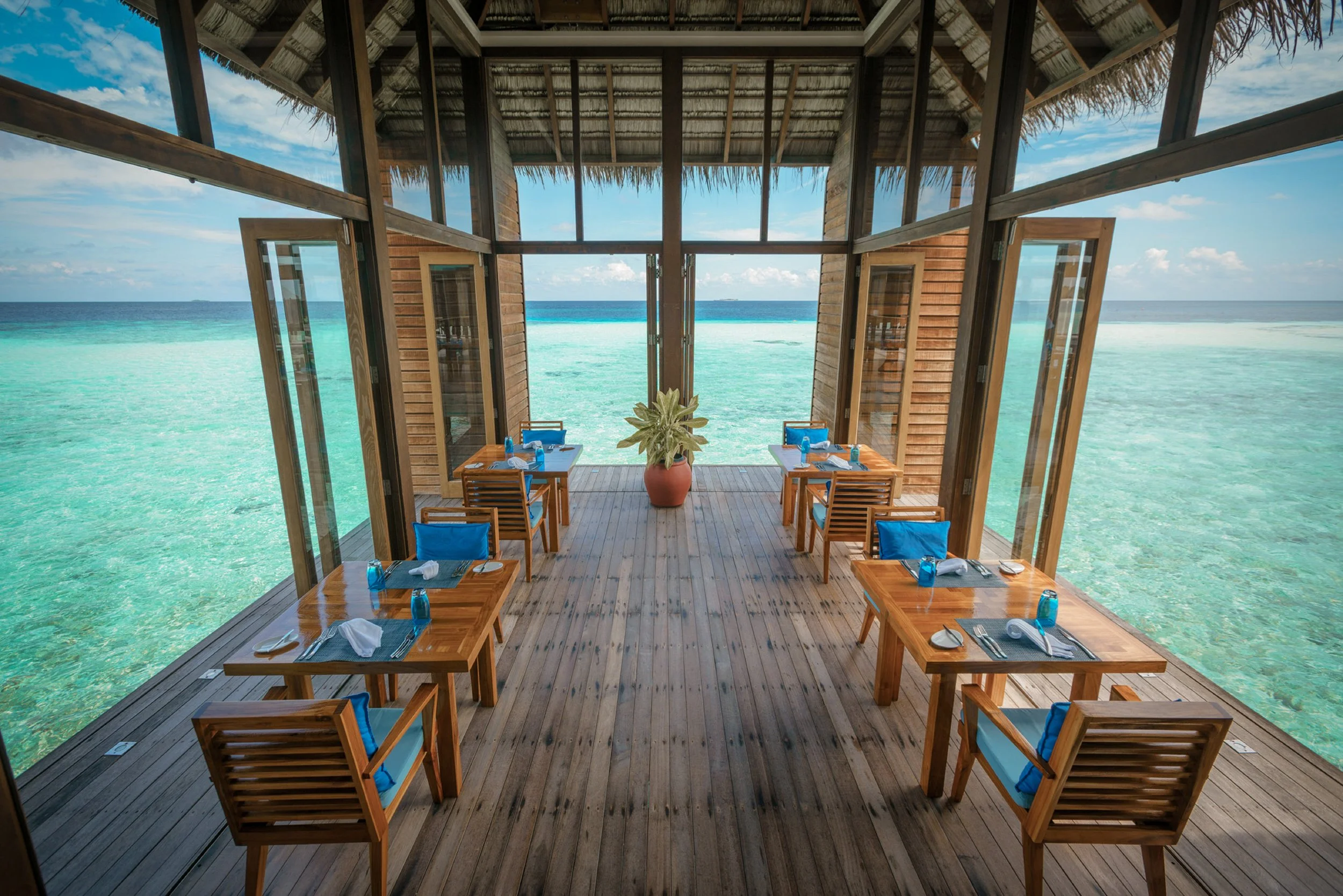  Mandhoo Restaurant 