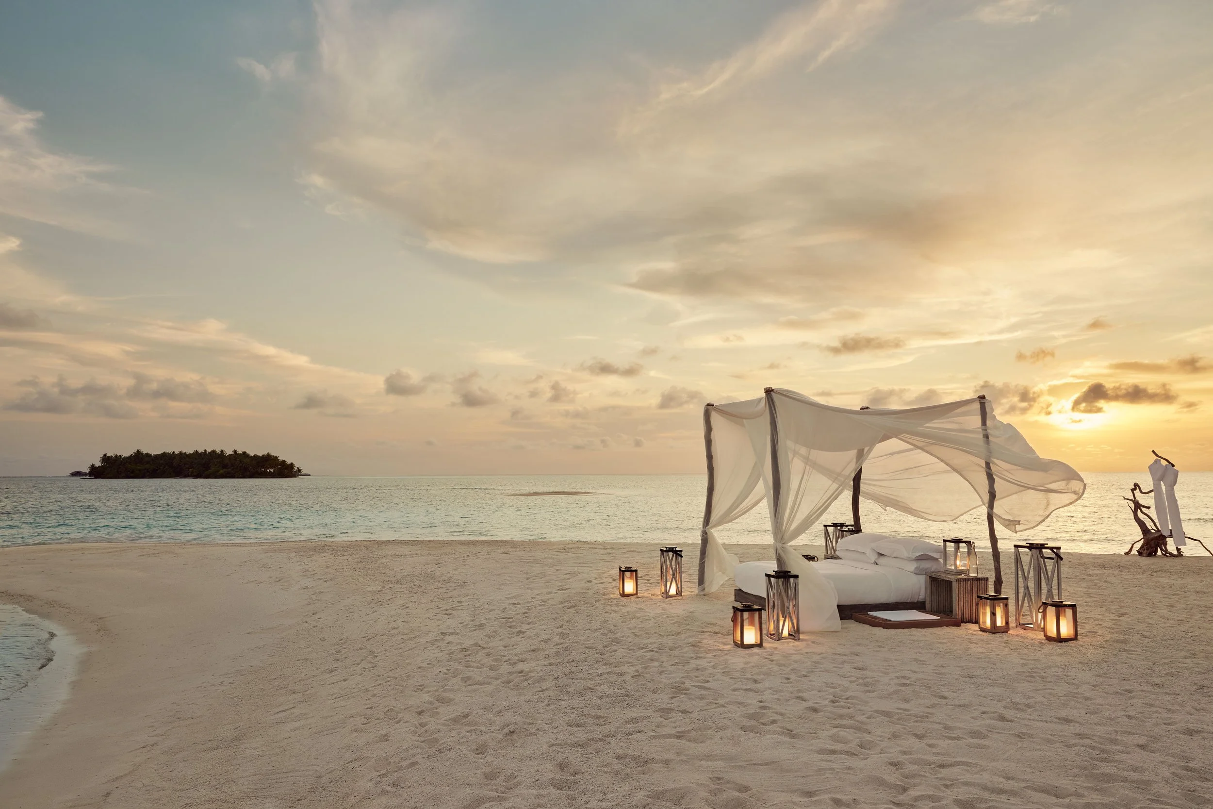 LS 24 Lavadhoo - Sleepover at Sunset_MED.jpg