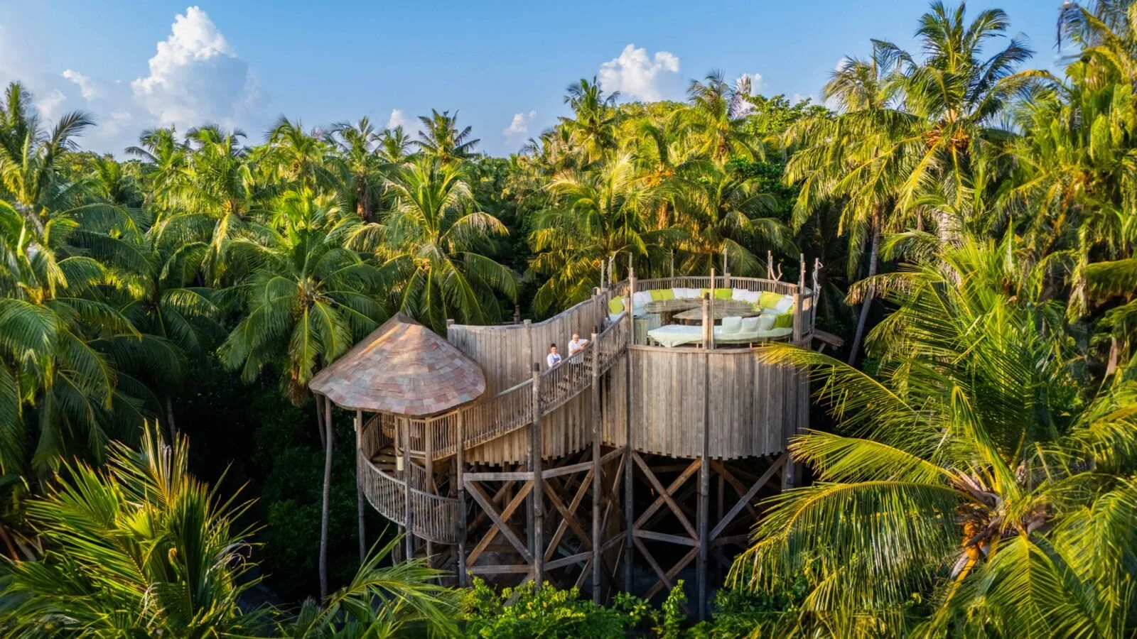 Robinson Crusoe tree-top dining