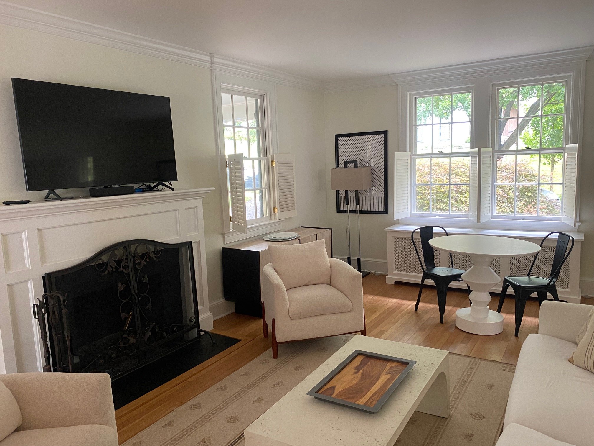 How to add color and depth to an all white living room. How to add character and pattern to a home. White living room styling ideas by Nadine Stay