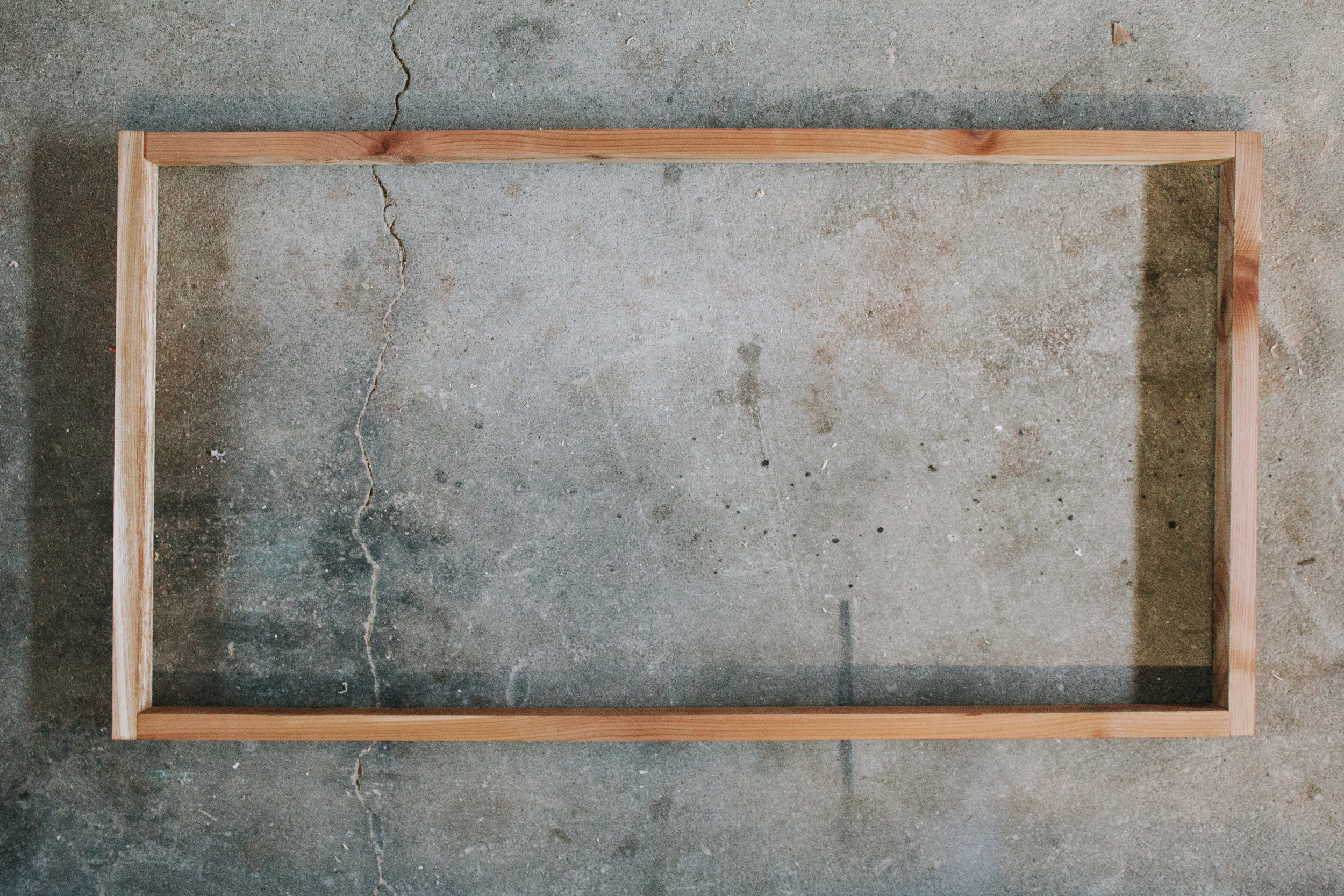 DIY Wood Slat Doormat - Make your own cedar wood doormat. Modern doormat with beautiful wood grains and a simple design. Step by step instructions by Nadine Stay.