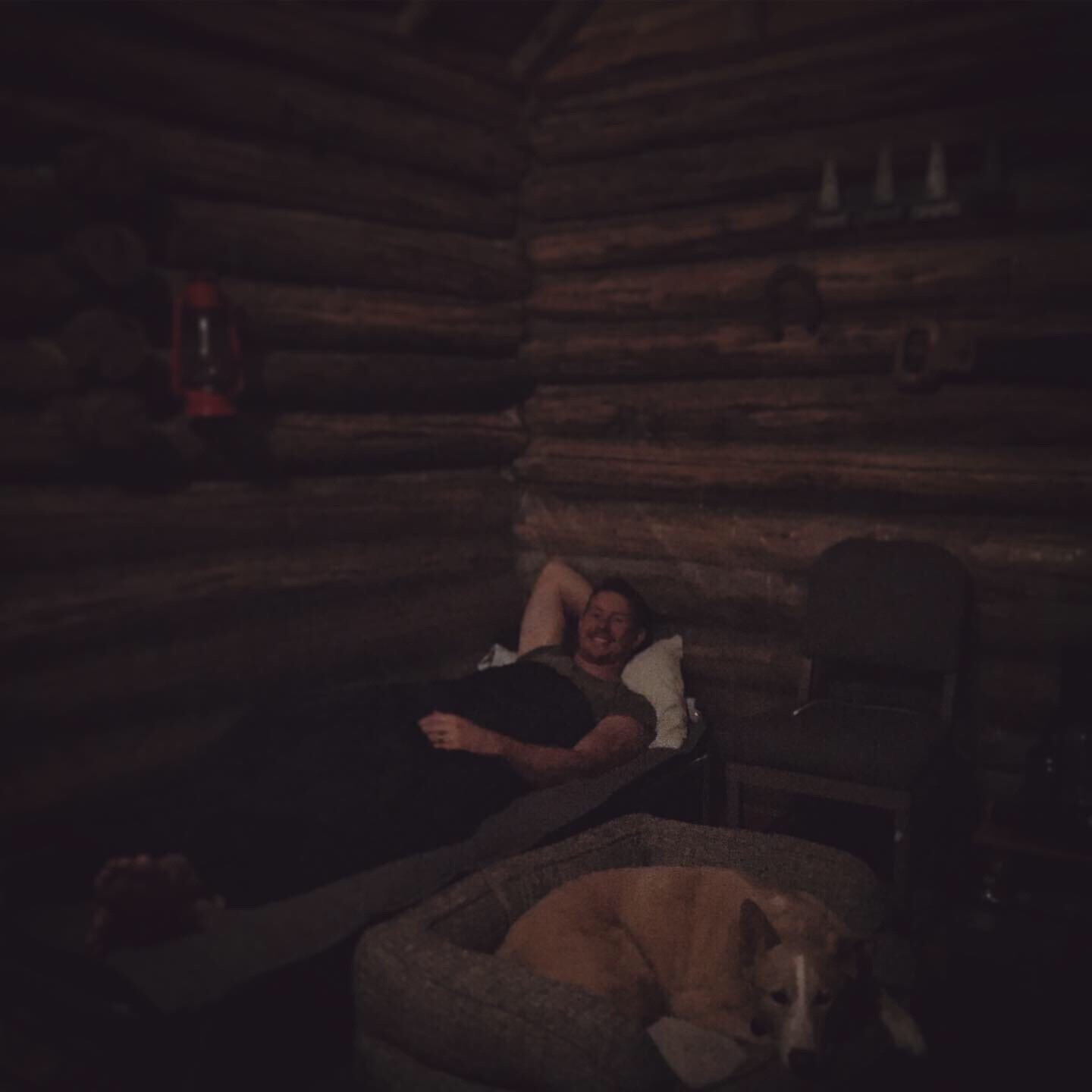 Notable Things: Sleeping in my dad's rustic cabin for Christmas, an eyebrow mapping guide, a stainless steel cleaner, my self tanning mouse by St. Tropez, and a color palette generator | Nadine Stay