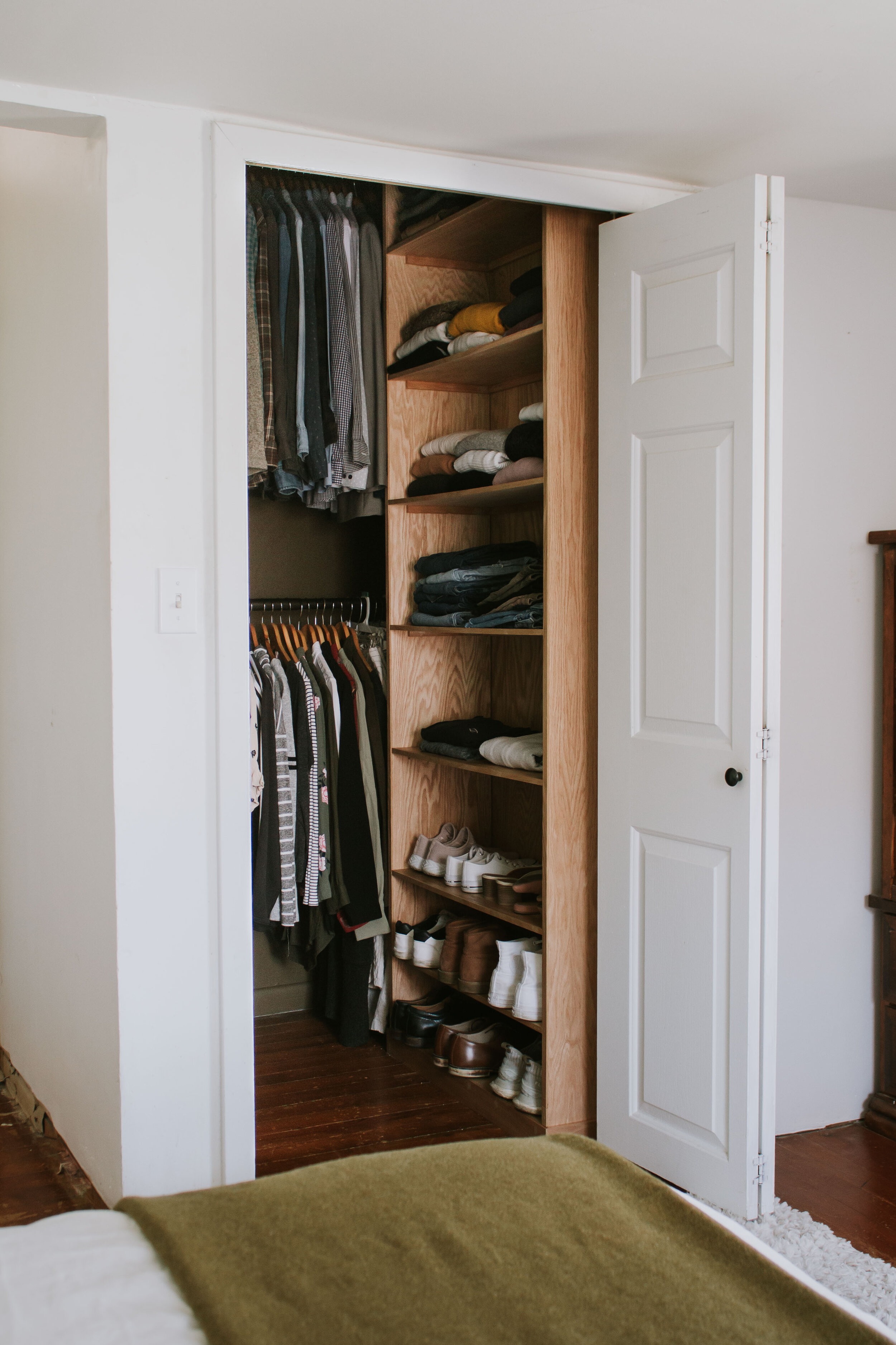 4 Day Closet Makeover - A quick organizational transformation by Nadine Stay. Walk in closet styling inspiration and DIY shelf organization. Closet Before and After Reveal!