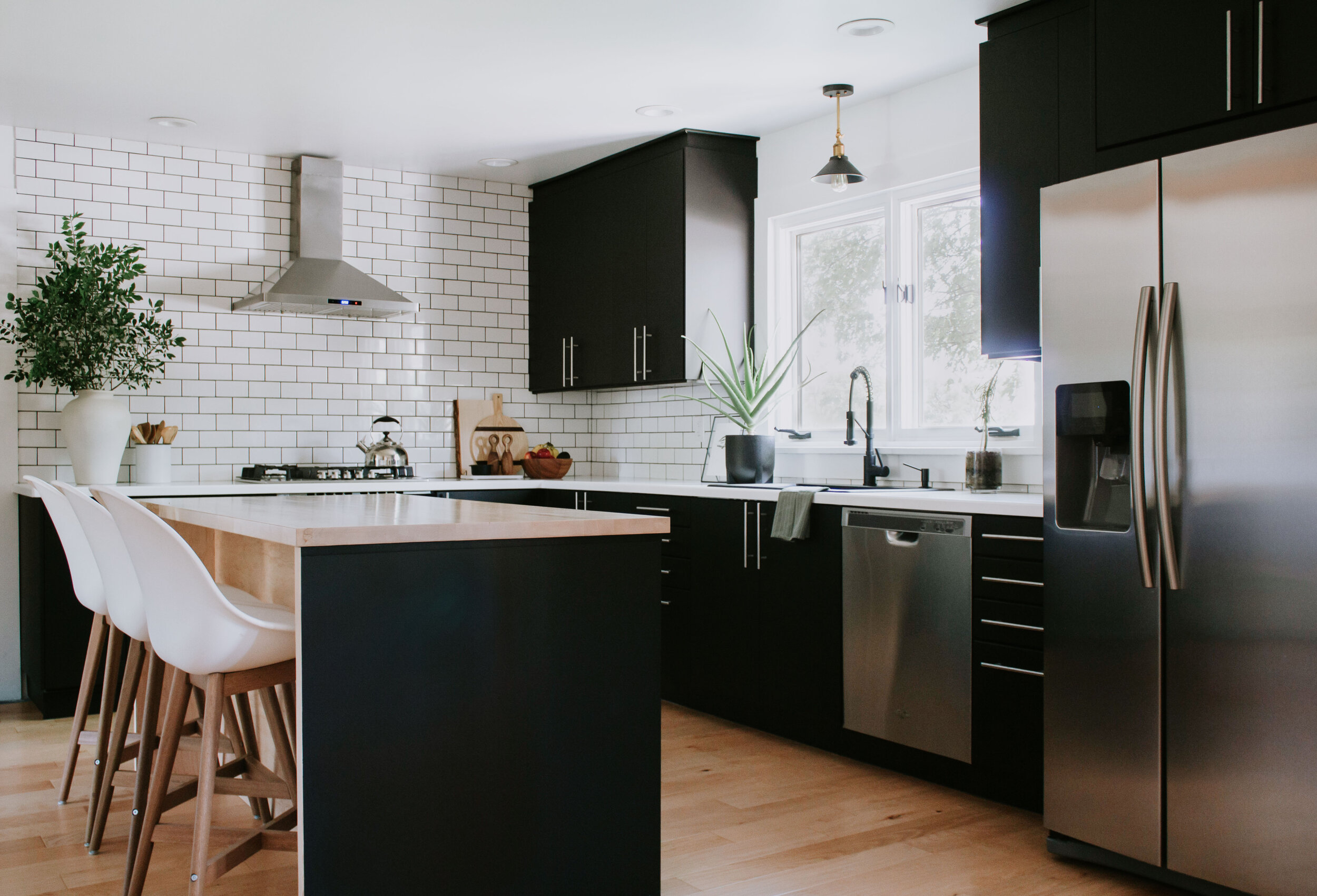 Kitchen layout tips and designer advice - use "The Kitchen Triangle" when planning a kitchen design and remodel. How to plan the positions of your major kitchen appliances. | Nadine Stay