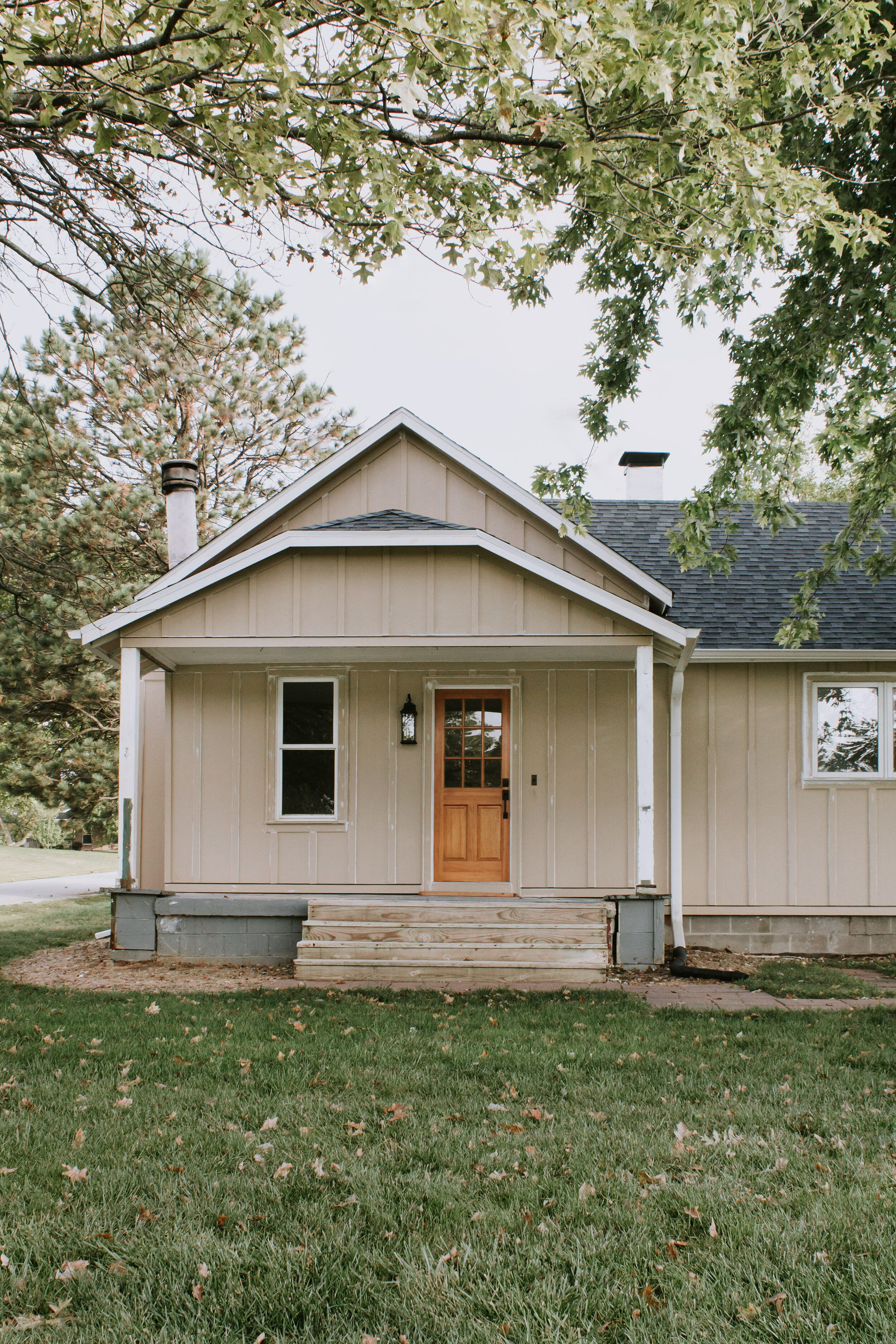 All the details on our board and batten siding. The style we chose, the material we chose, and where we bought it. Our honest opinion of LP SmartSide with info and specs. | Nadine Stay