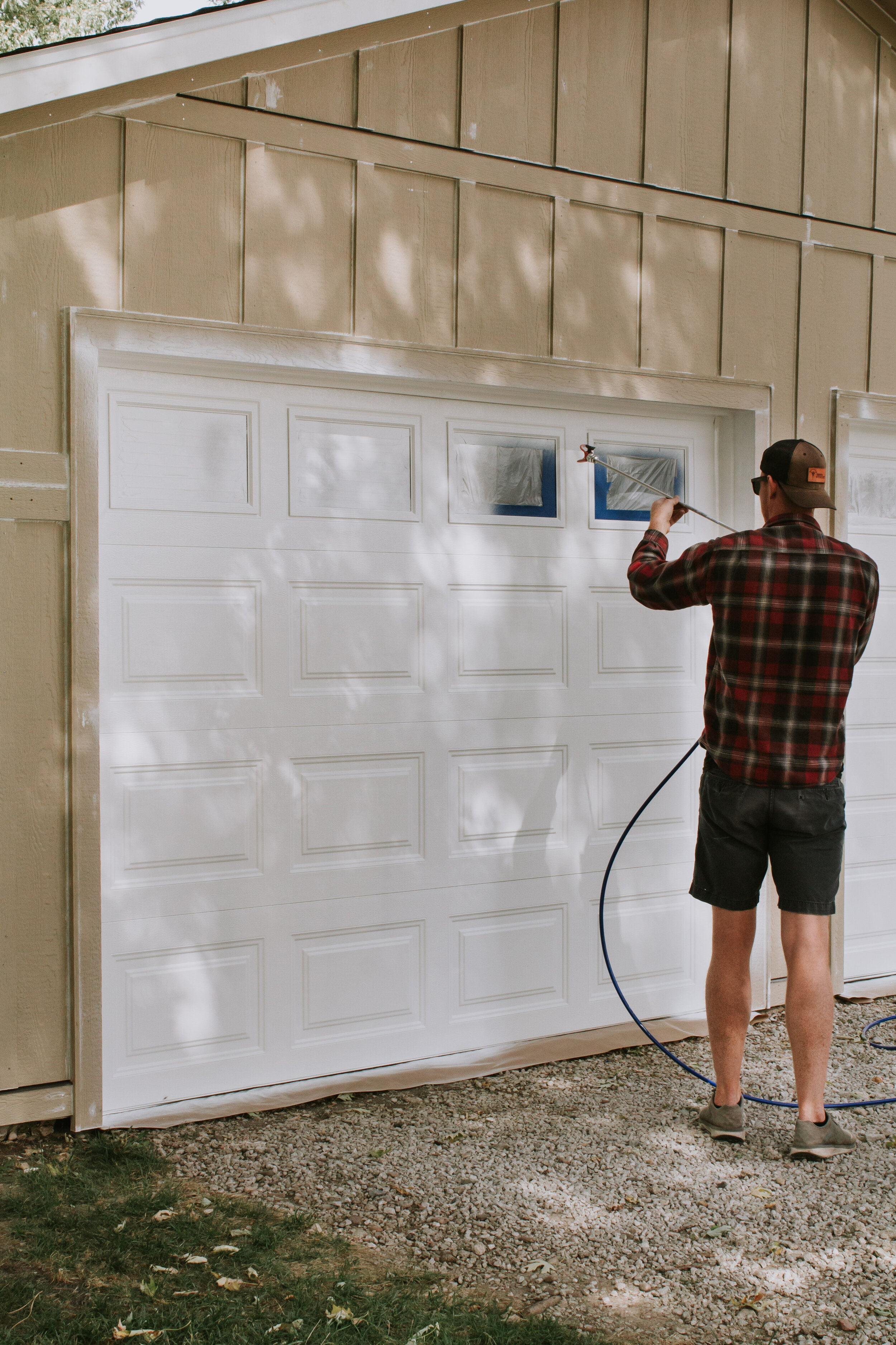 How to paint metal garage doors - Nadine Stay | Tips for painting old garage doors and the paint and primer you should use.