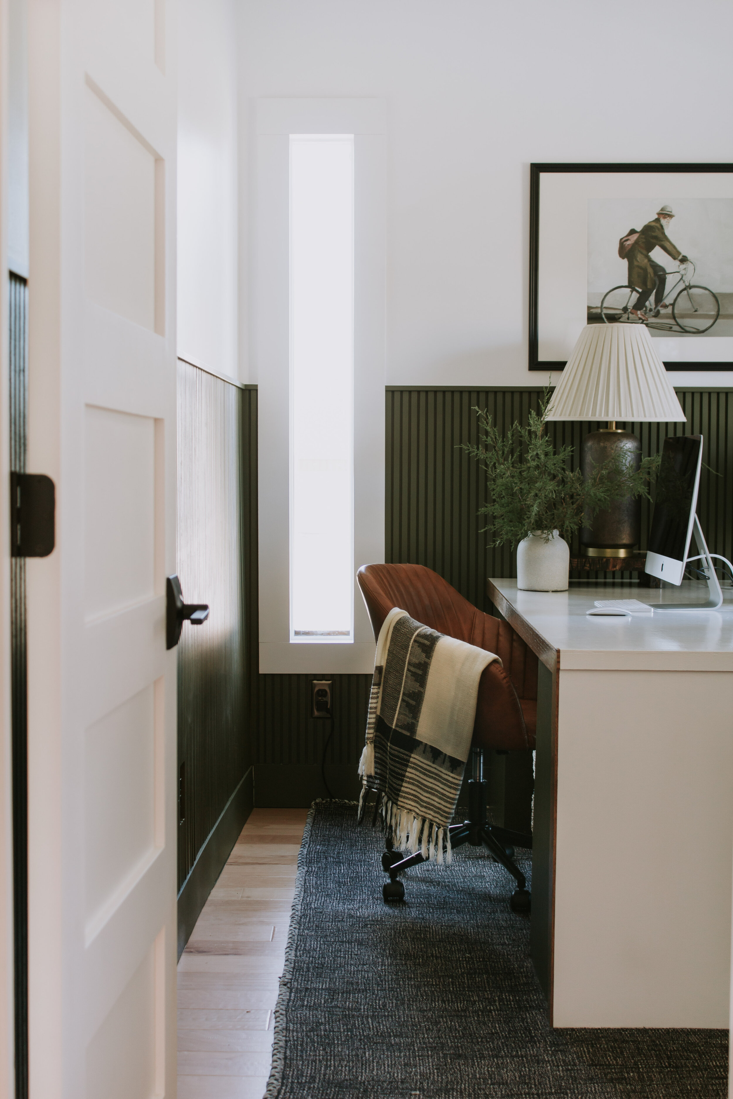 How to pick the right home office desk chair + 15 of my favorites | Nadine Stay - Home office decor and inspiration by Nadine Stay. 15 of the most stylish task chairs and office chairs. Designer tips for finding the right office chair. | Nadine Stay