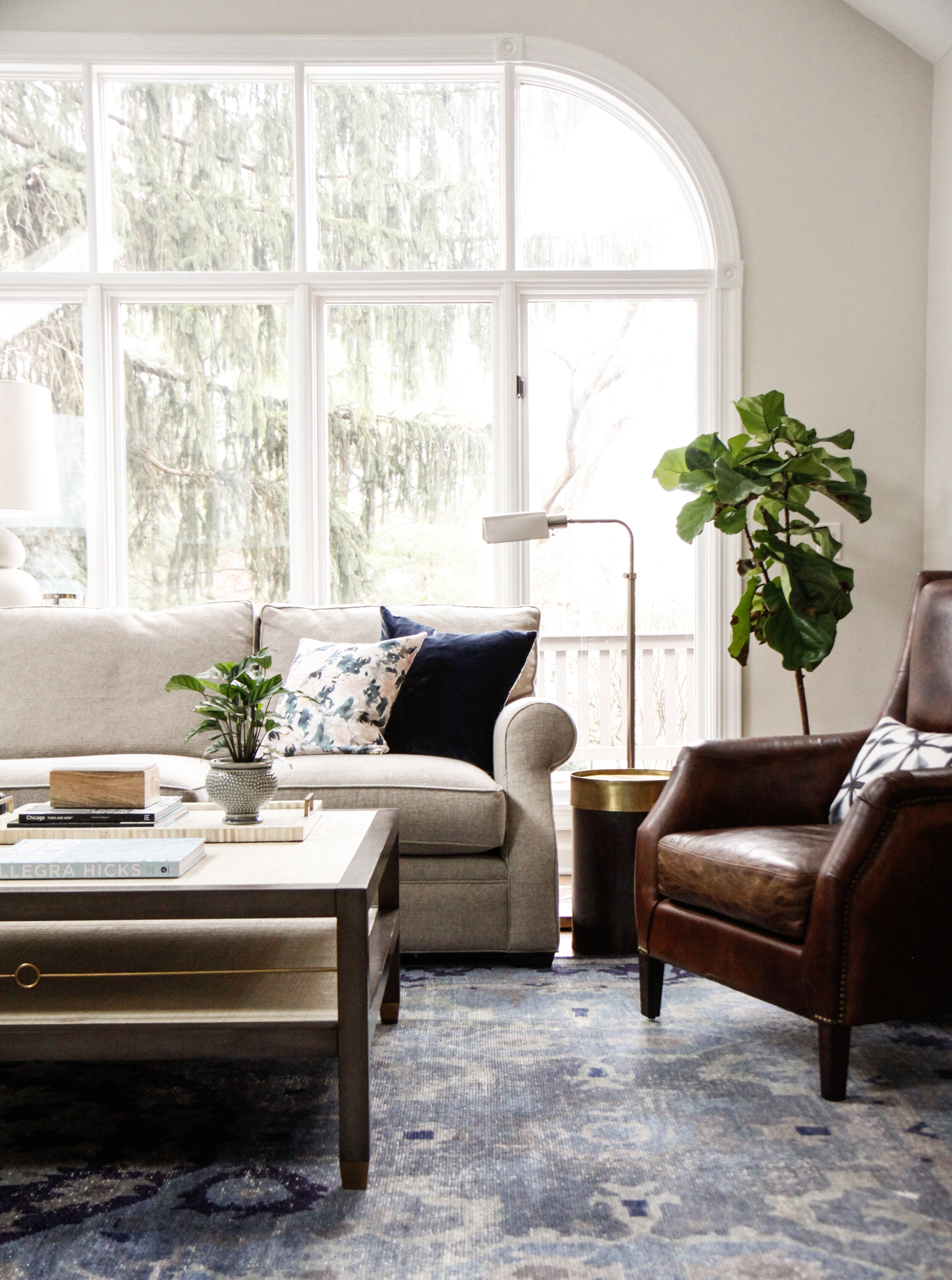 READER Q: SHOULD MY LIVING ROOM PILLOWS MATCH OR BE A VARIETY