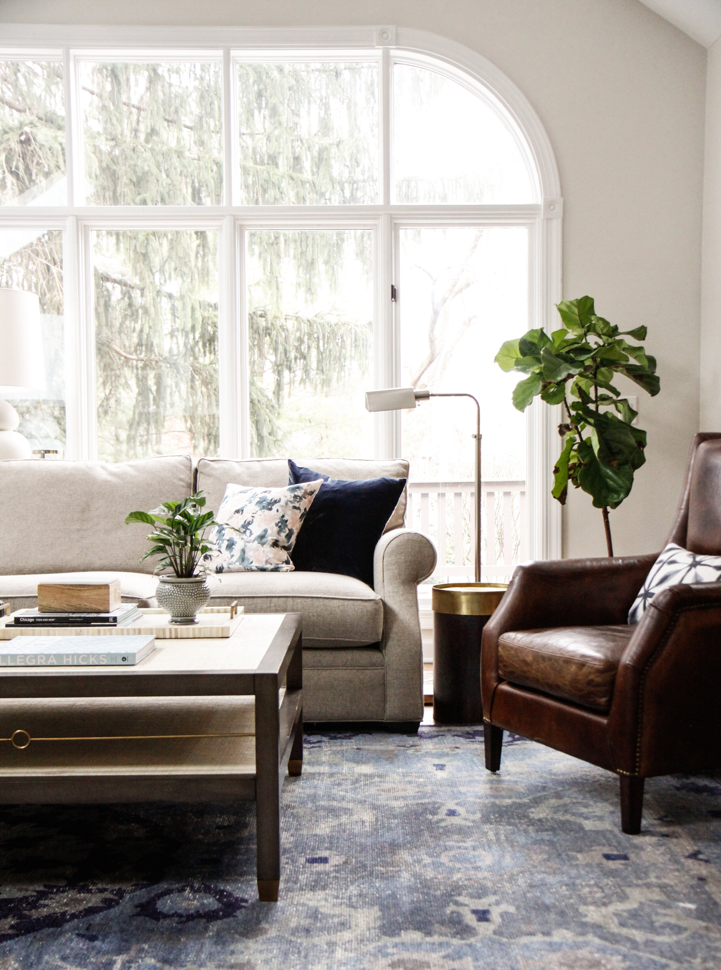 Reader Q: Should your living room pillows match or be all different? Pillow pairing tips by Nadine Stay. Living room pillow guide. Pillow patterns and color combos for the sofa. Nadine Stay | Image via park and oak