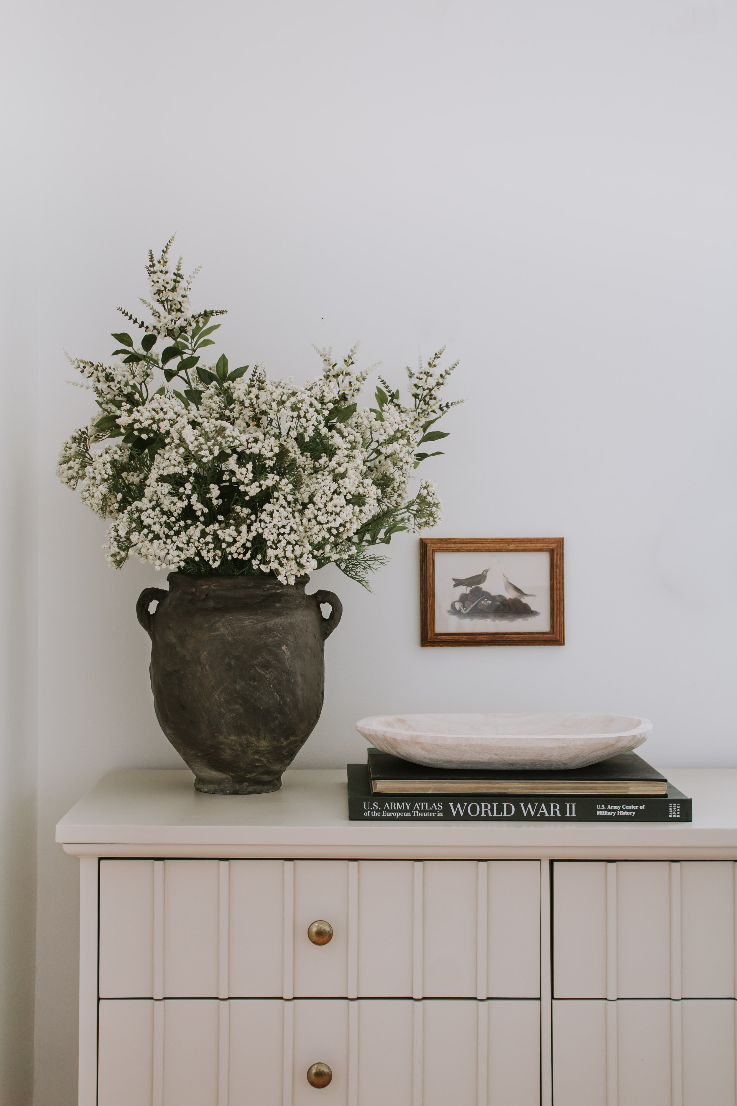 DIY Dark & Dimensional Aged Old World Pottery Makeover - How to make thrifted vases look old and vintage. Thrifted vase makeover with plaster and brown layered paint. Vase Makeover by Nadine Stay.