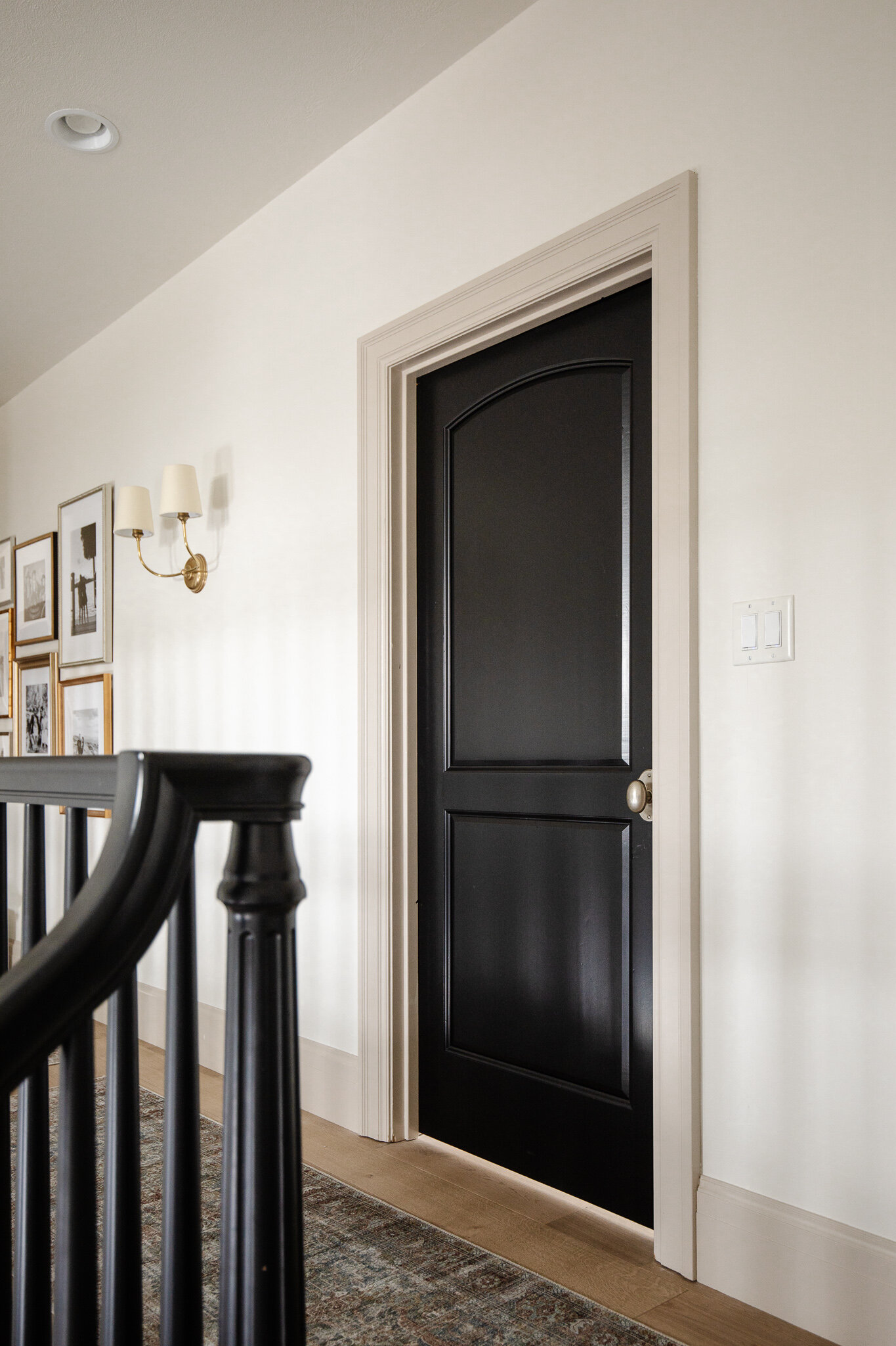 Where to find budget friendly interior doors. How to make standard and budget friendly doors look high end and custom. Interior door round up and inspiration by Nadine Stay. | Image via Chris Loves Julia