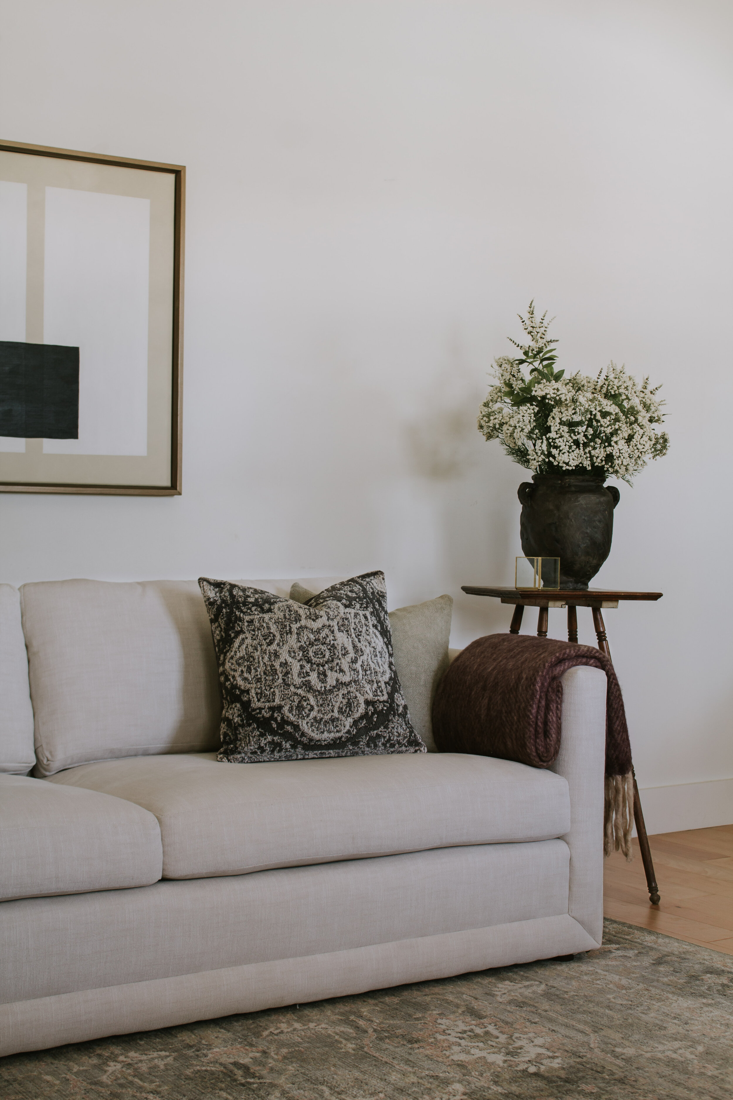 Honest review of our Maiden Home Warren sofa. Maiden Home product review on the ordering process, fabric, cushions retaining their shape, and customer service. | Nadine Stay