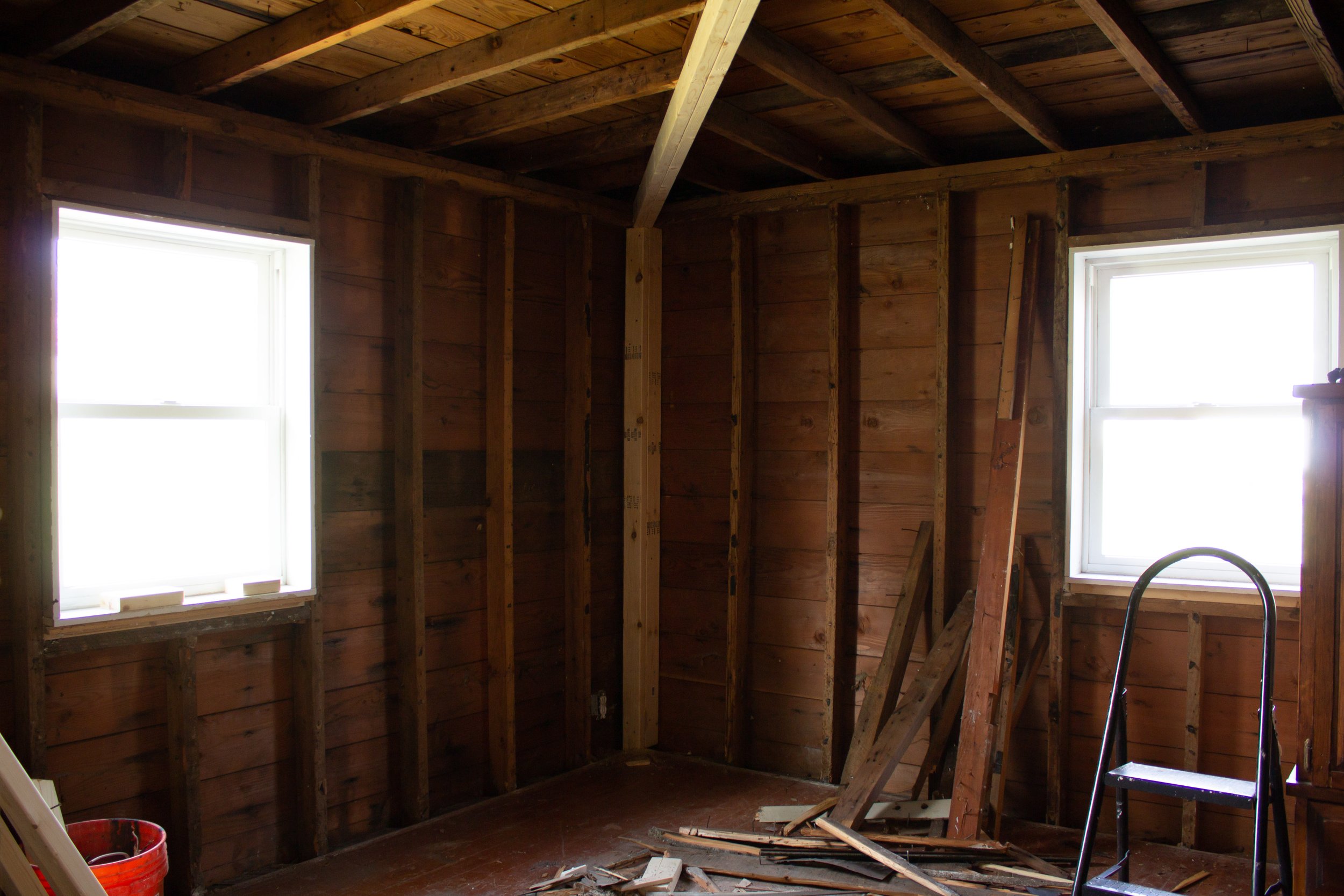 BEFORE | Primary bedroom remodel and makeover. How we turned our tiny bedroom with low ceilings into a cabin oasis. Wood plank ceiling. Vertical shiplap vertical plank walls. Cabin bedroom. California casual bedroom. Bifold door makeover. Nadine Stay