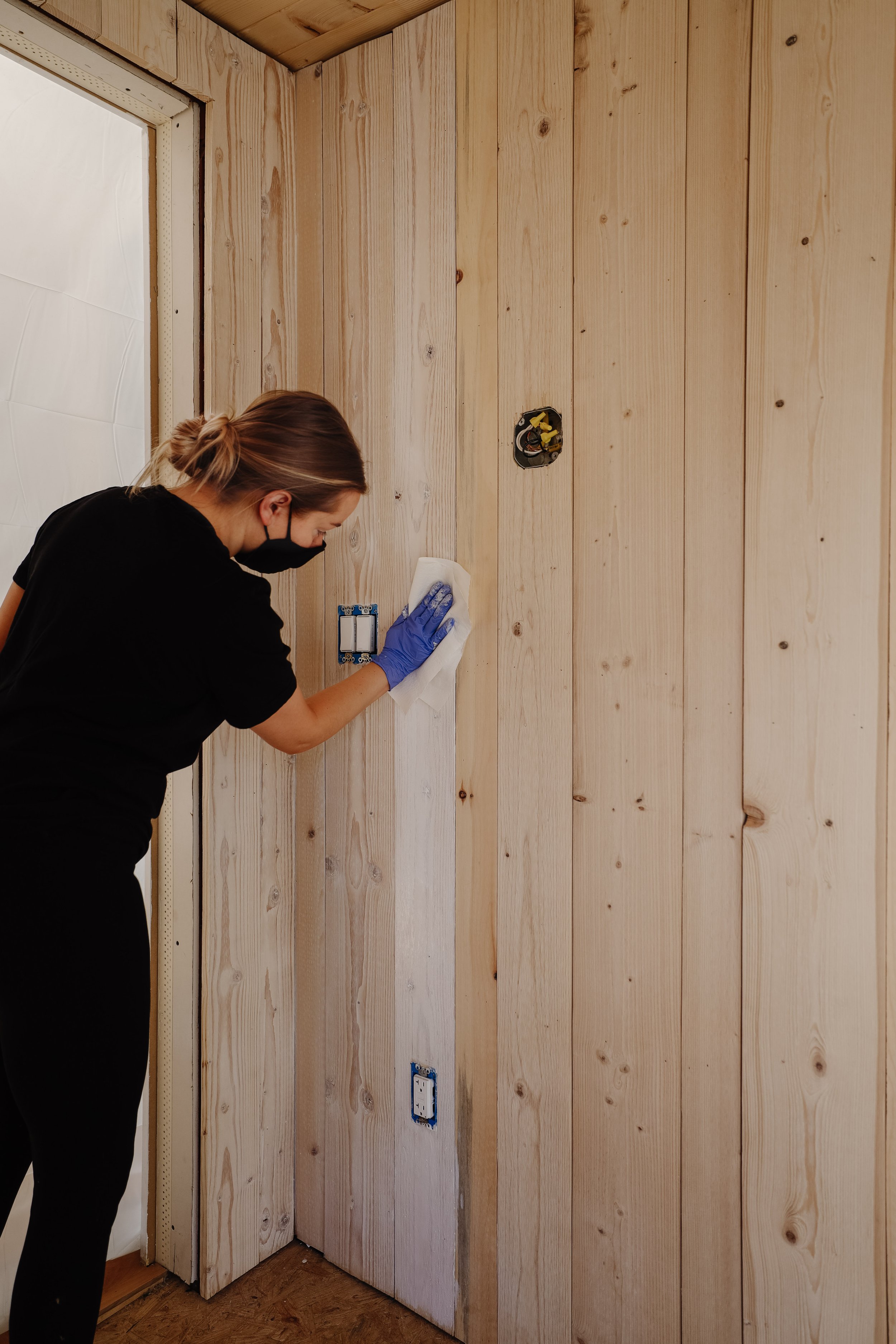 How to install vertical wood planks over studs. How to install wood planks on a ceiling. How to make new wood look old. How to install vertical shiplap. Dark wood stain I love that looks weathered. DIY weathered wood walls and ceiling | Nadine Stay
