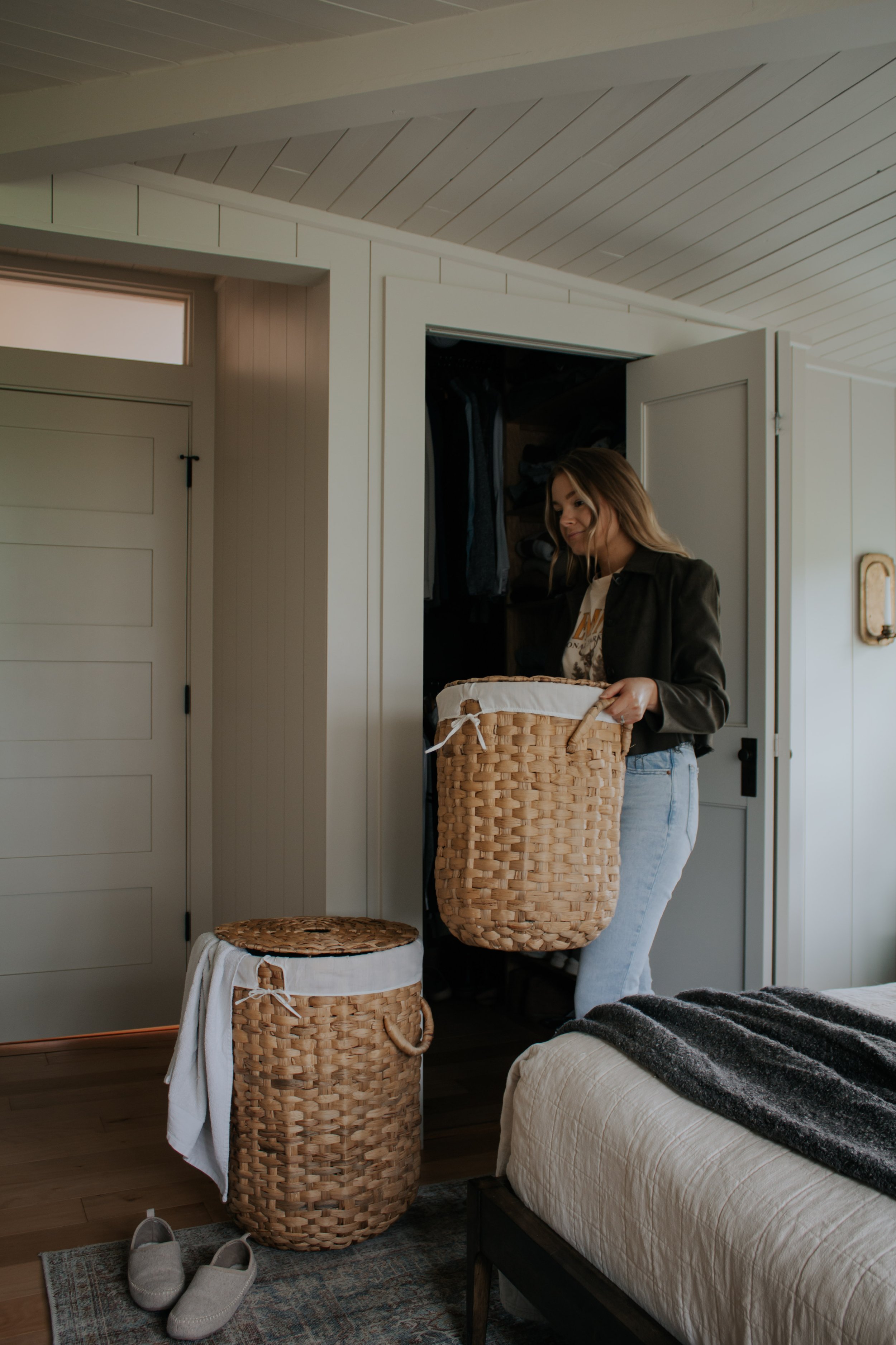 A roundup of my favorite pretty hampers. Woven hampers that look like baskets. Hampers you can leave in plain sight. 16 basket hampers with lids and liners. Hampers for the bedroom, bathroom, and closet. | Nadine Stay