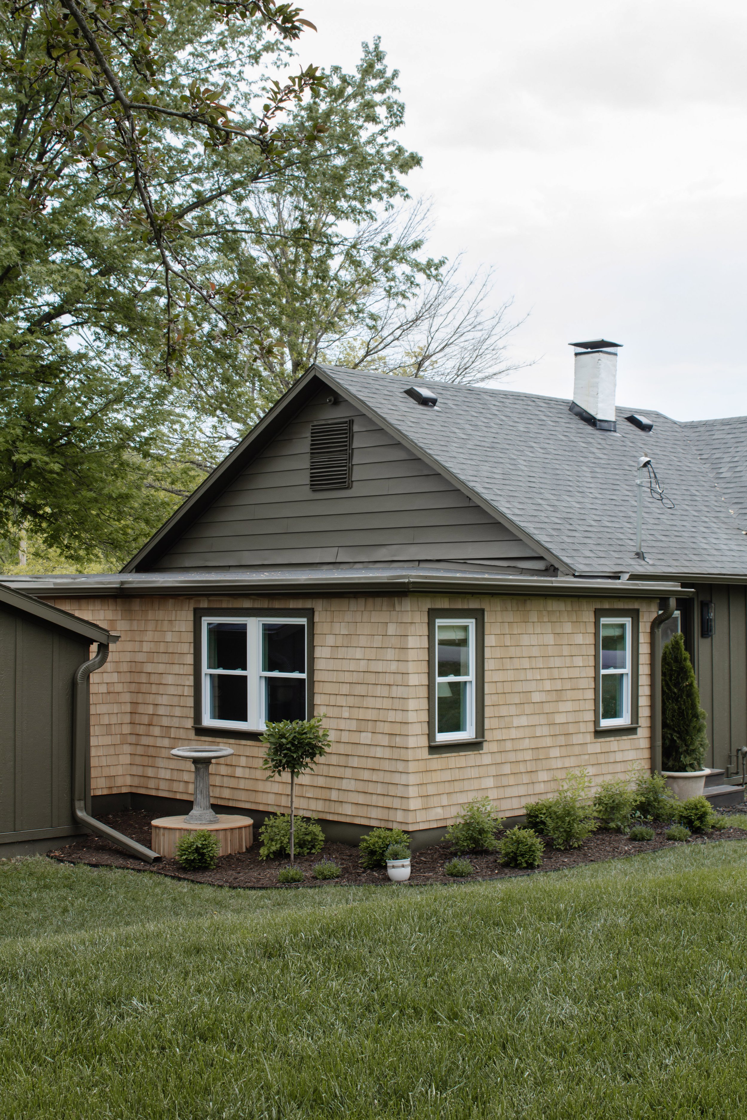 How our cedar shake siding color has changed after 3 years. Cedar siding FAQ's. How fast do cedar shake shingles gray? | Nadine Stay