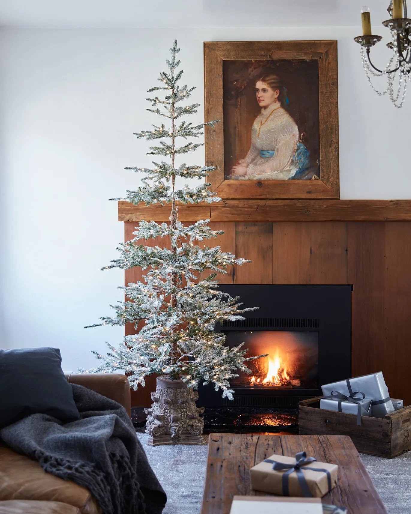 Christmas tree decorating styles and ideas. How to decorate your Christmas tree. Fairy twinkle lights. Icicle ornaments. Tinsel Christmas tree. Sparse Charlie Brown Christmas trees. | Nadine Stay | Balsam Hill