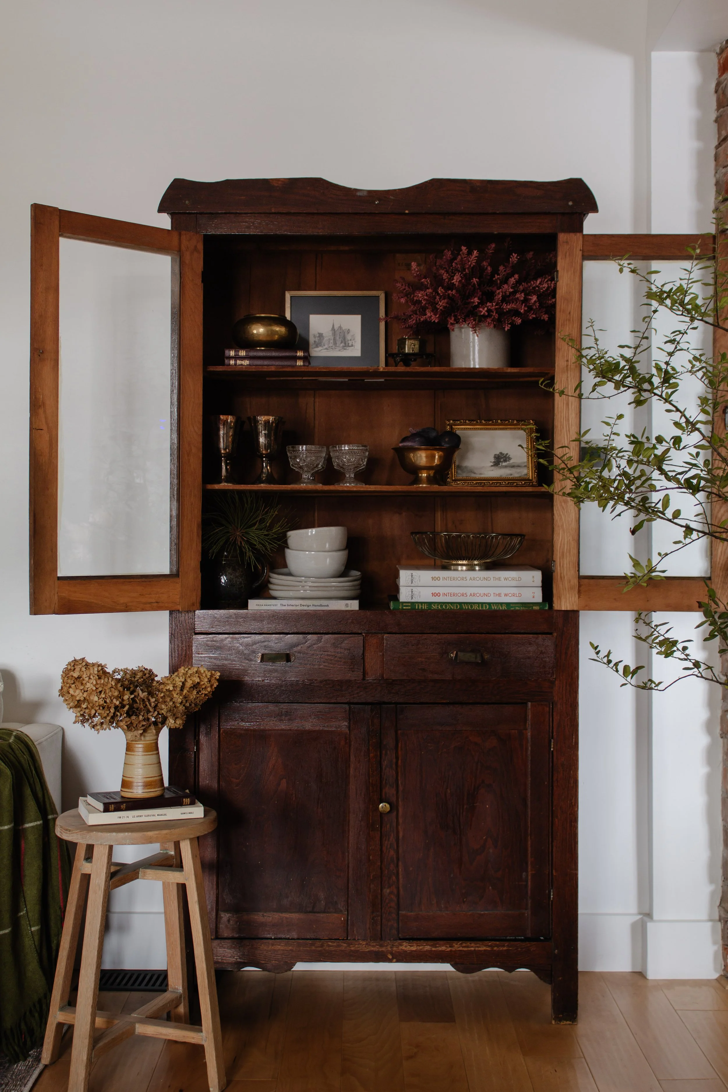 Cozy Christmas living room decor. Holiday hutch decor. Faux stems that look real. Holiday shelf decor inspiration. How to make a space feel Christmasy without being cheesy. Simple Christmas decor by Nadine Stay