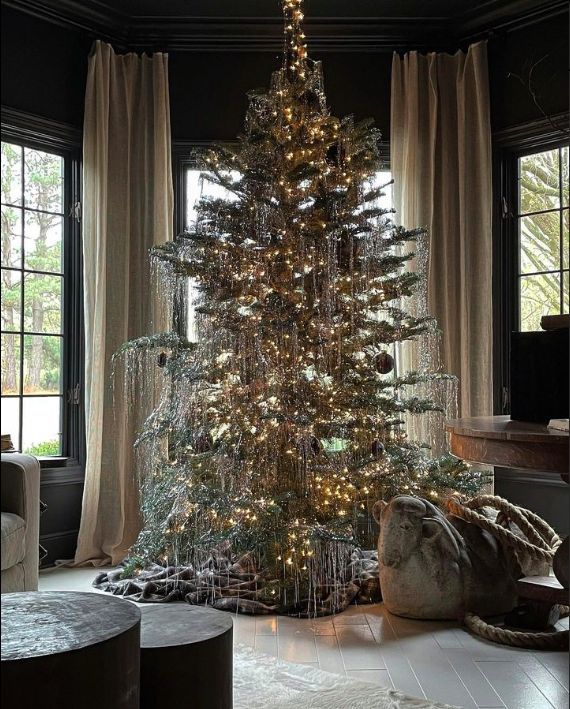Tinsel Tree. Christmas tree decorating styles and ideas. How to decorate your Christmas tree. Fairy twinkle lights. Icicle ornaments. Tinsel Christmas tree. Sparse Charlie Brown Christmas trees. | Nadine Stay | Sean Anderson Design