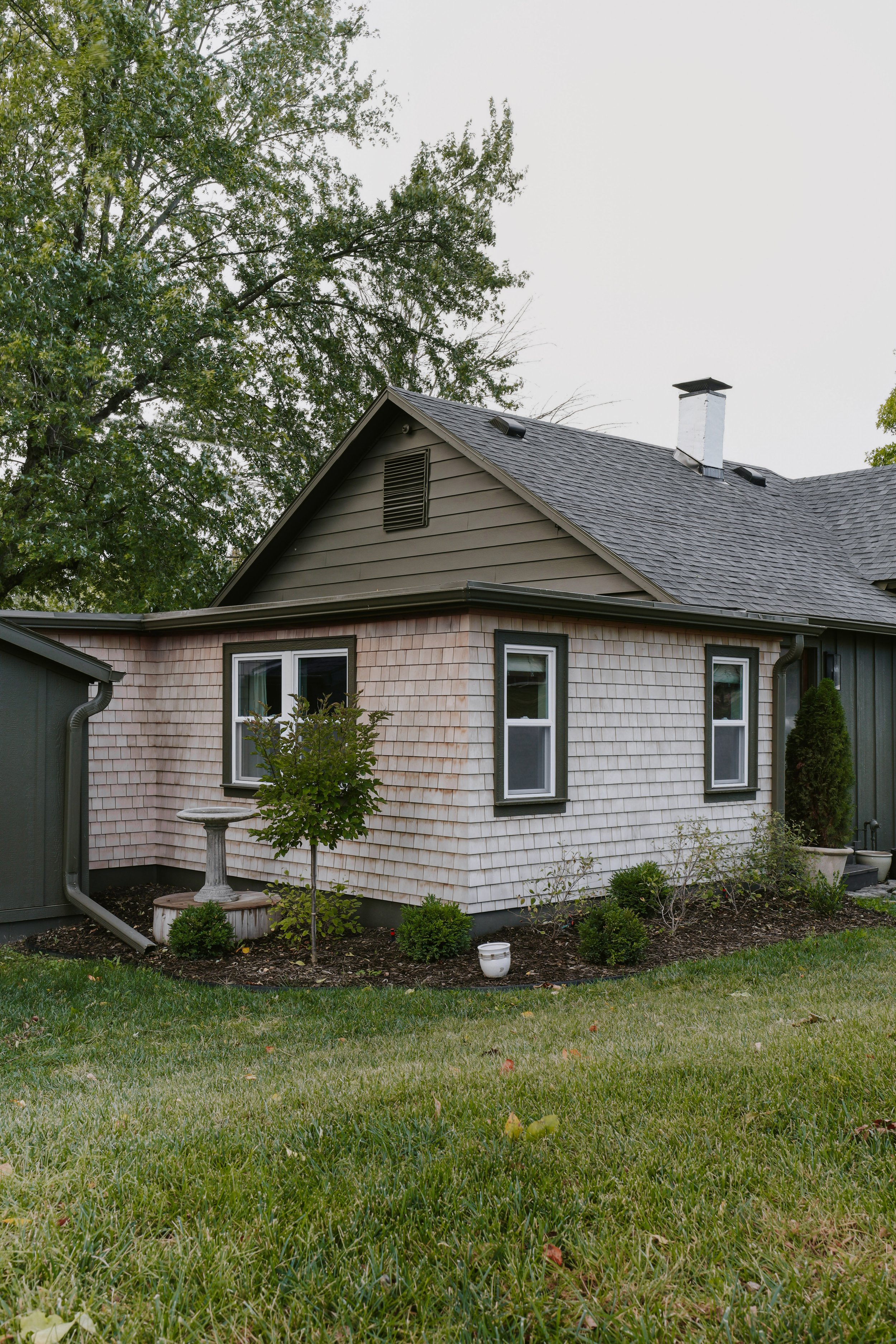 How our cedar shake siding color has changed after 3 years. Cedar siding FAQ's. How fast do cedar shake shingles gray? | Nadine Stay