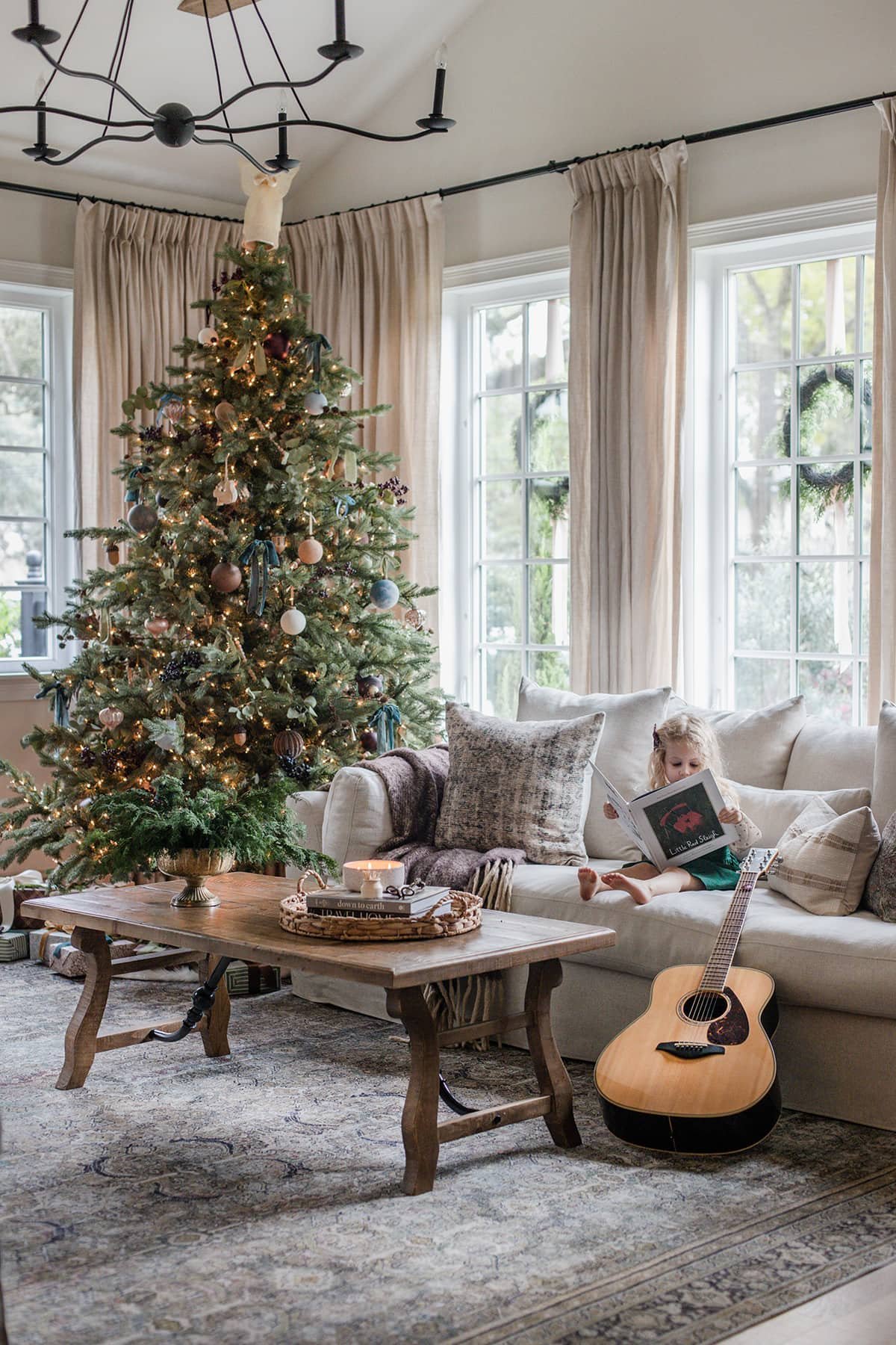 Christmas tree decorating styles and ideas. How to decorate your Christmas tree. Fairy twinkle lights. Icicle ornaments. Tinsel Christmas tree. Sparse Charlie Brown Christmas trees. | Nadine Stay | Jenna Sue Design