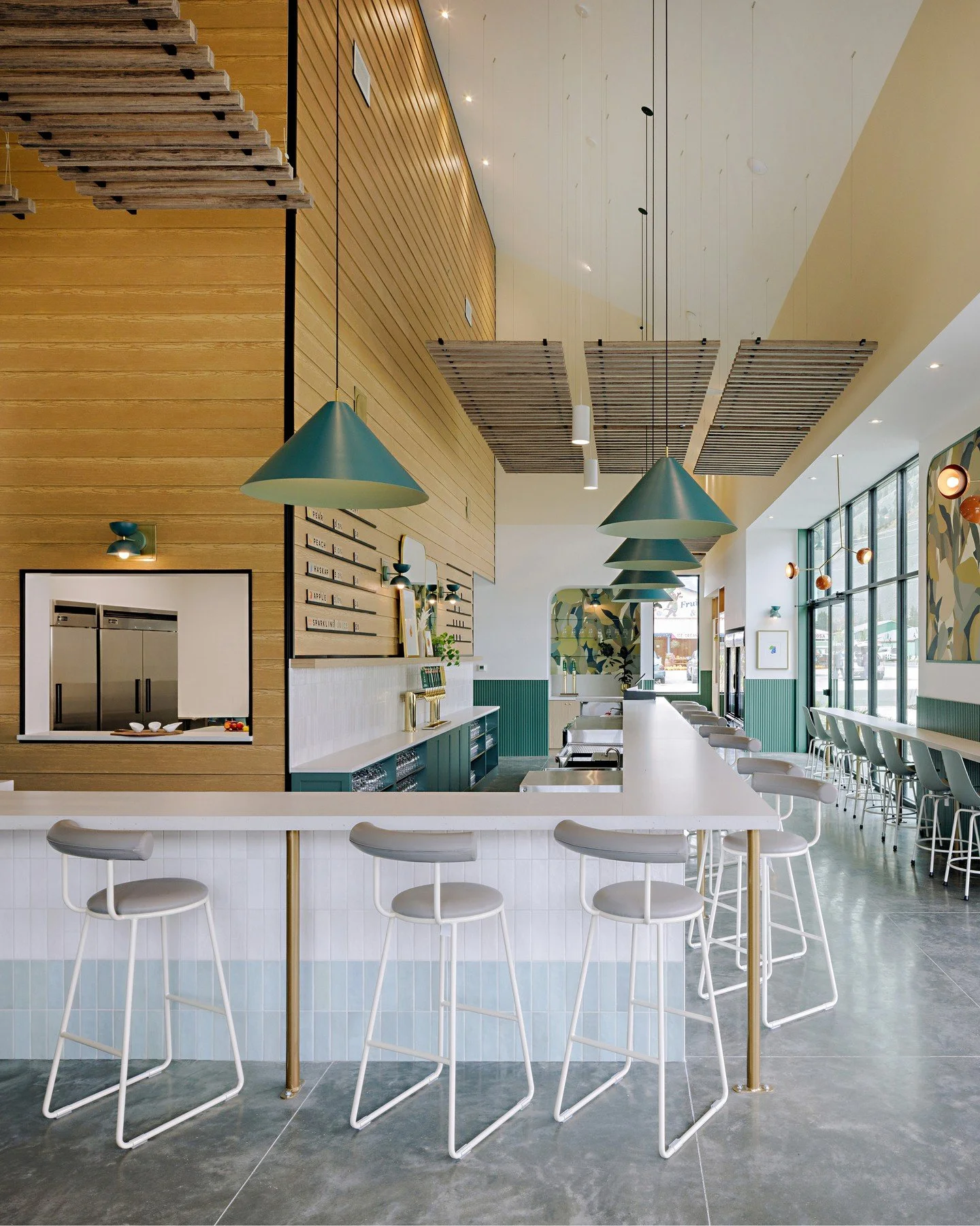 When you need a compact design without sacrificing comfort: think Bitsi. Bitsi is small but mighty. Its upholstered backrest is generous, while its footprint is modest. The French would call it bijou, meaning small and elegant, but we just call it Bi