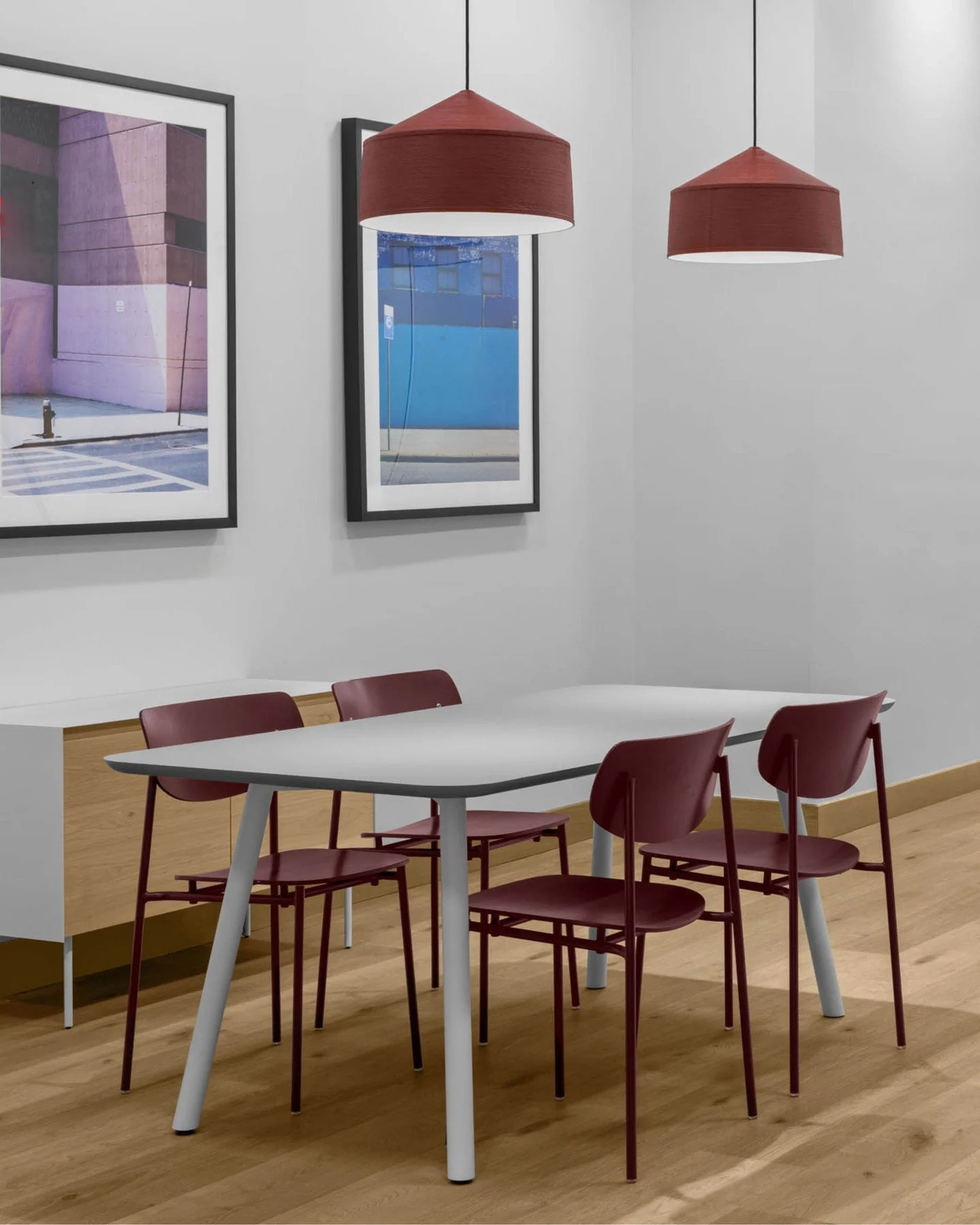 Since no two projects are the same, we designed Goldi with three different base styles, so you&rsquo;ll always find your perfect match. Go for the thin base version when you need a minimal profile without sacrificing character. Its slender legs creat