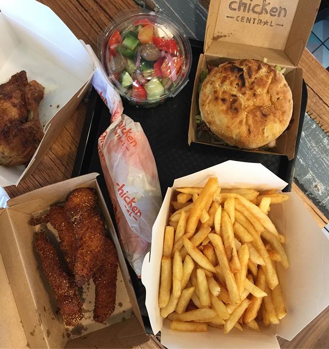 Bases covered.
✅Free Range Roast Chicken
✅Gluten Free Chips
✅Grilled Chicken Burgers
✅Chicken Wrap
✅Fried Chicken Tenders
✅Greek Salad
.
.
#melbournefoodporn #melbourne #foodporn #daily #foodie #dailymotivation #dailyfoodfeed #feedfeed #melbournefood