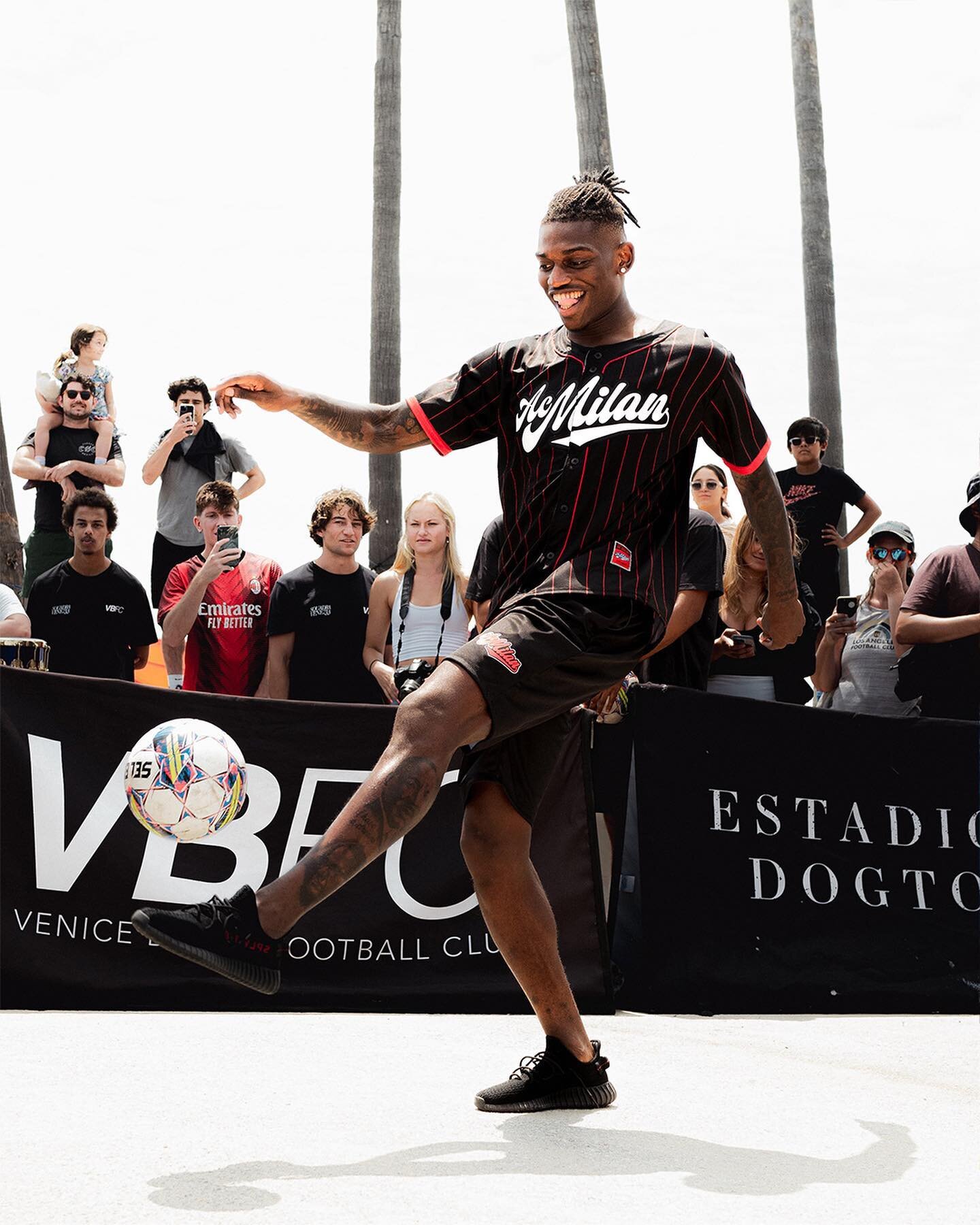 Rafael Le&atilde;o visits the Estadio.
@acmilan