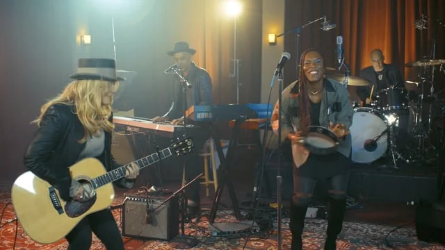 Roadcase Royale "Get Loud"