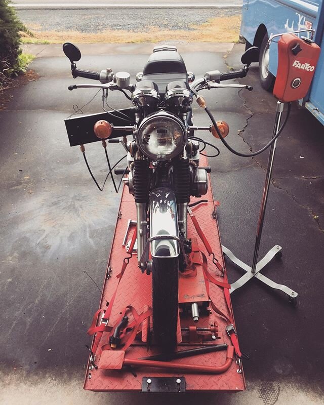 Honda doctor. #honda #cb550 #hondacb550 #1974hondacb550 #carbsynch #fuelnurse #vaccumguage #ripper