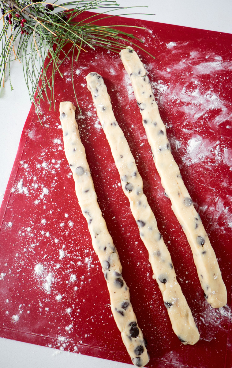 chocolate-chip-cookie-logs