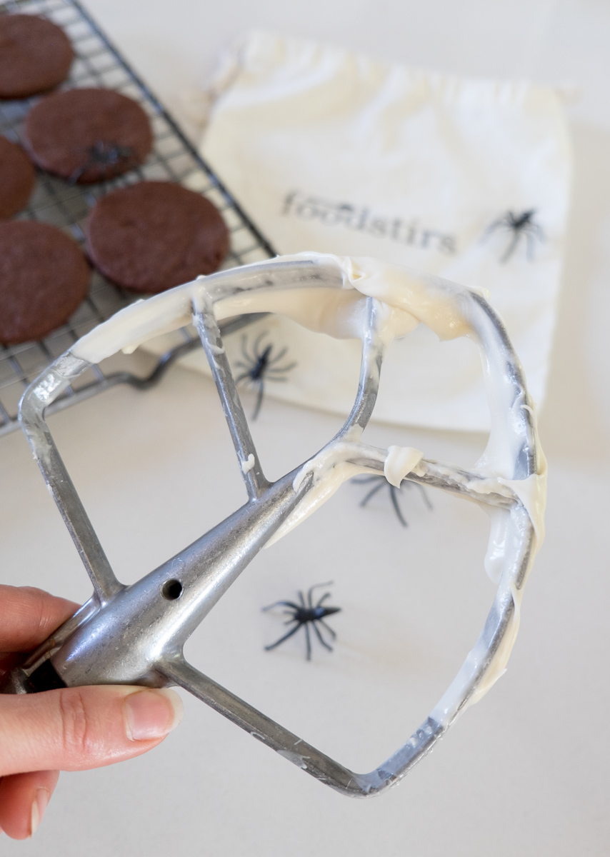 cobweb-cookies-cocoa-white-chocolate-halloween