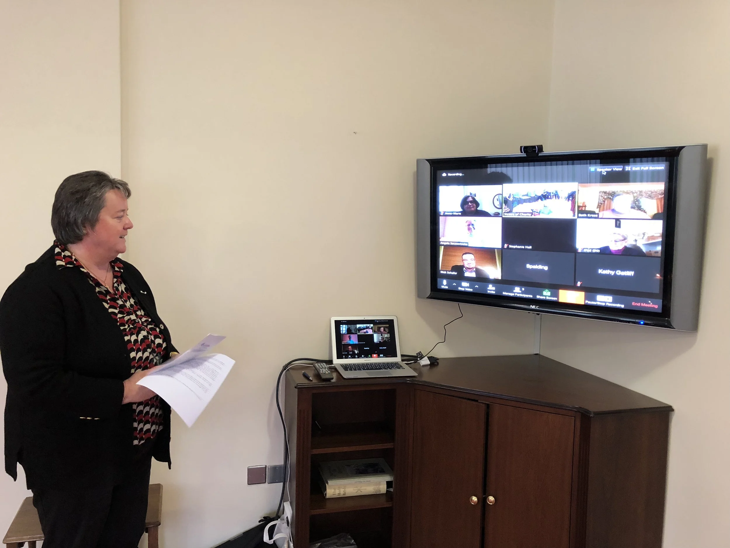 Sr Patricia Lenihan RSC talking to the Sisters who participated from other countries in the Zoom link up