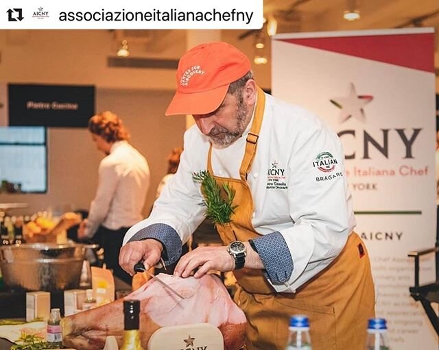#Repost @associazioneitalianachefny 
The Prosciutto Whisperer! @chefcasella 
Quiz- Which herb is our very own Chef Casella famous for wearing  in his shirt pocket?
.
.
.
#prosciutto #proscuitto #prosciuttodiparma #mortadella #curedmeat #curedmeats #f